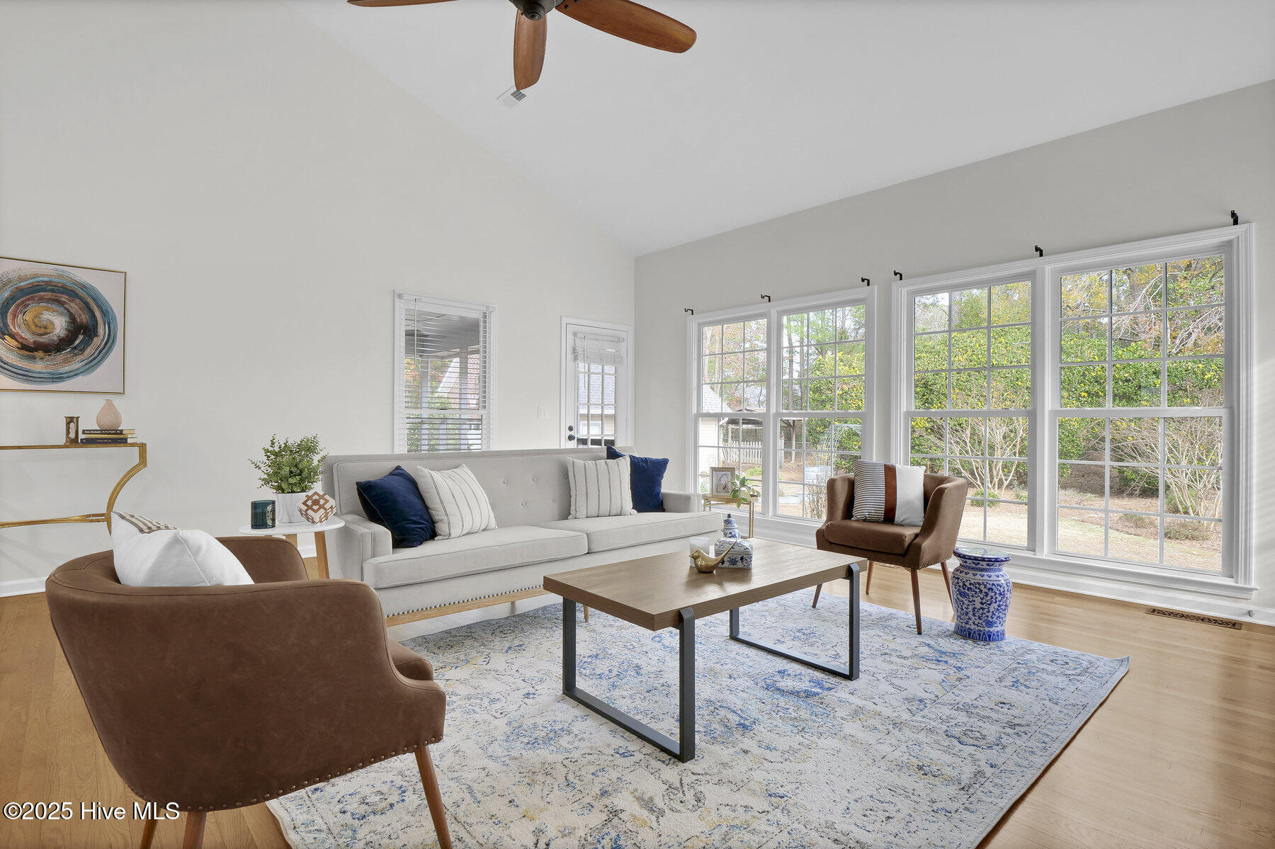 100545503 | Photo 23