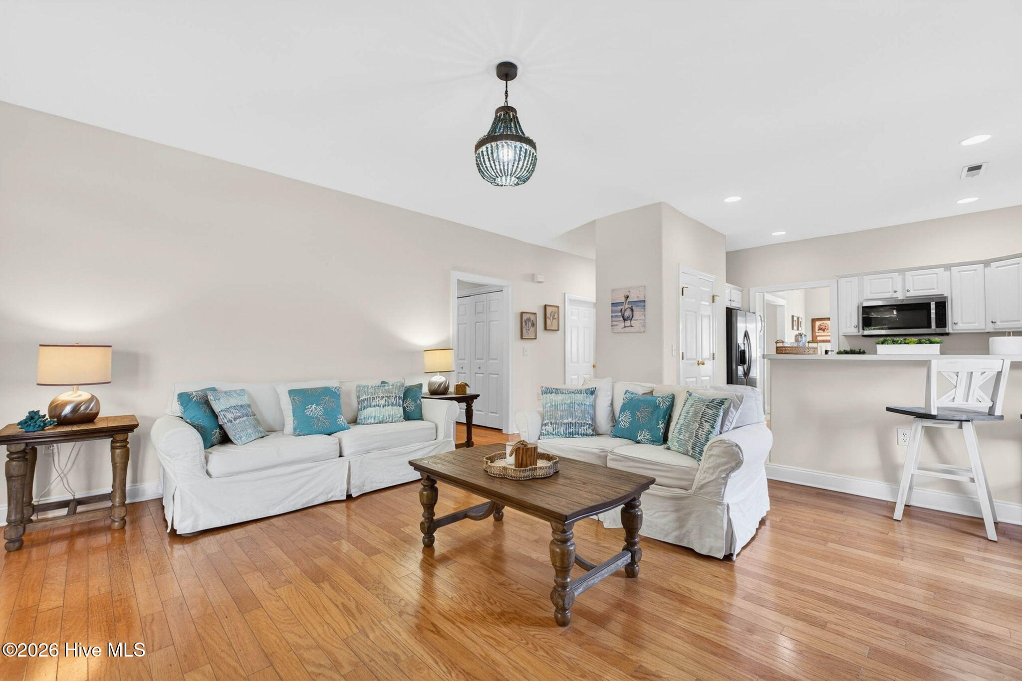 100566097 | Photo 17