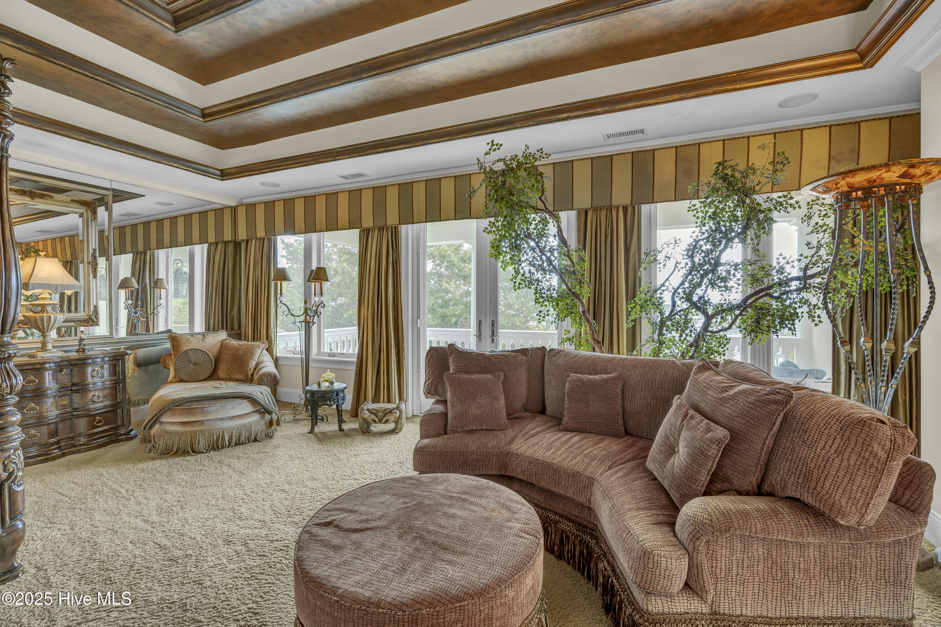 100530989 | Photo 37