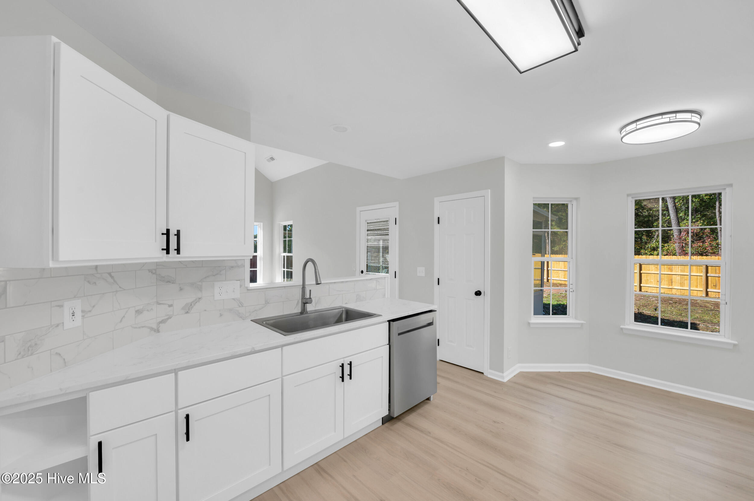 100540827 | Photo 13