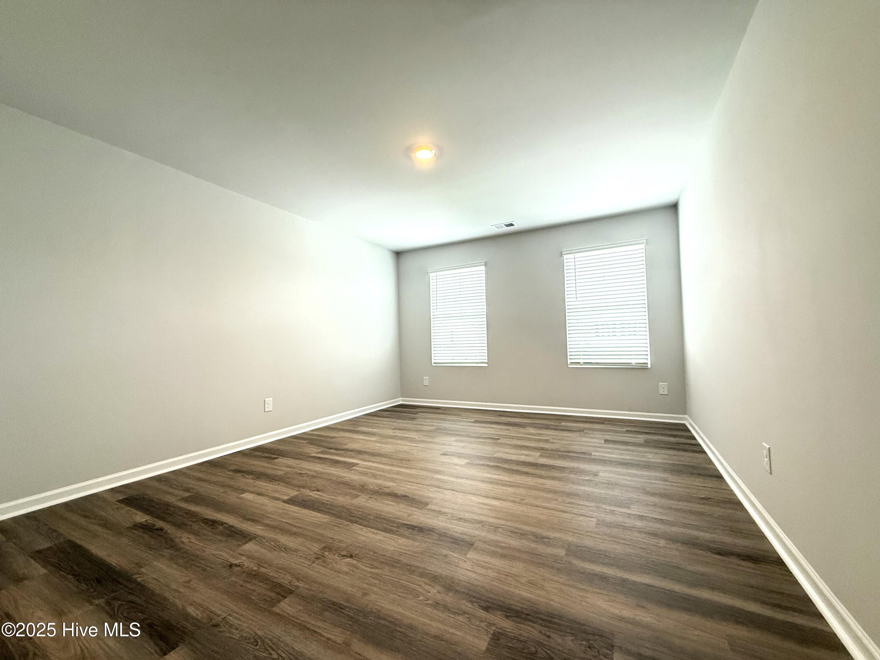 100526181 | Photo 18