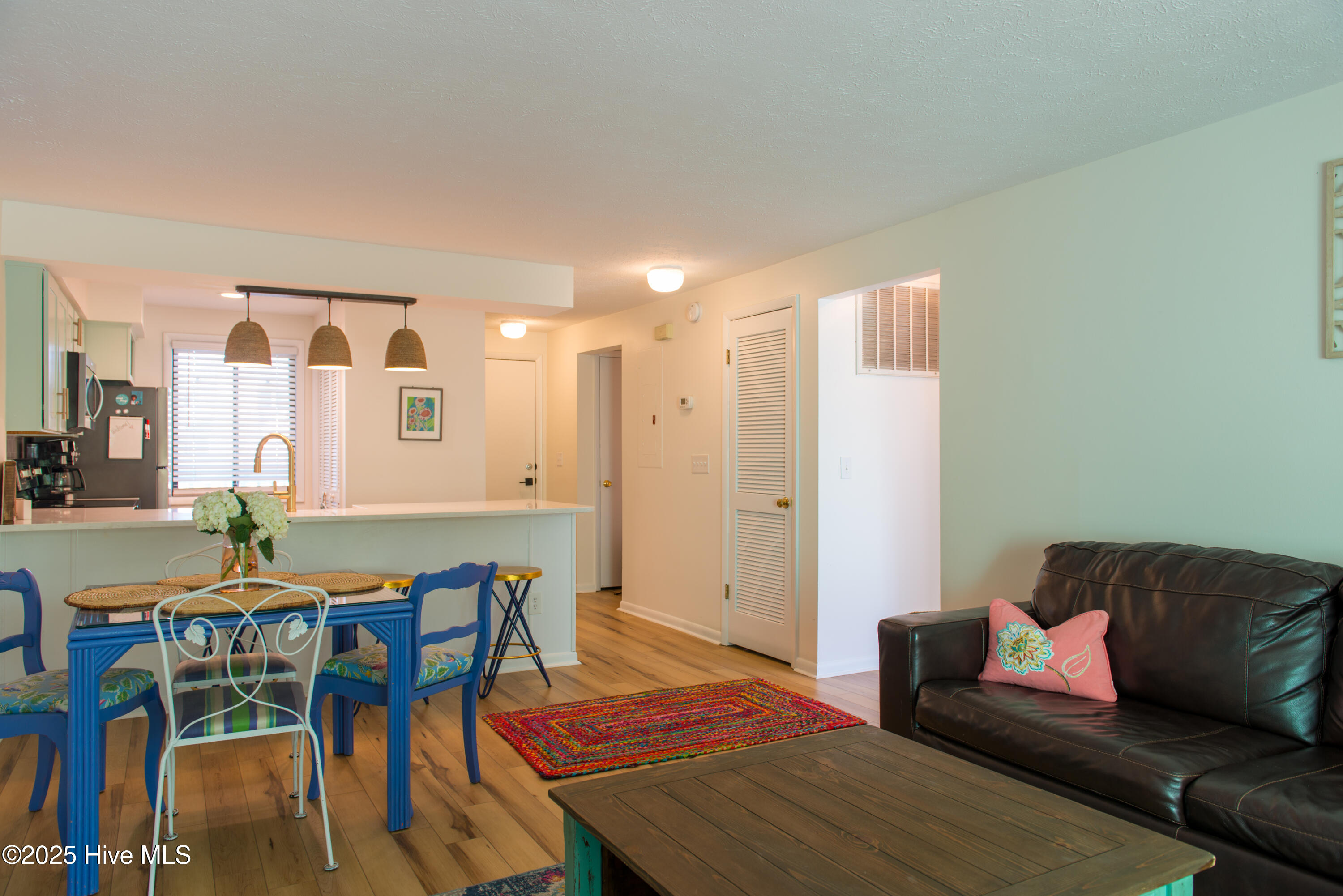 100556360 | Photo 40