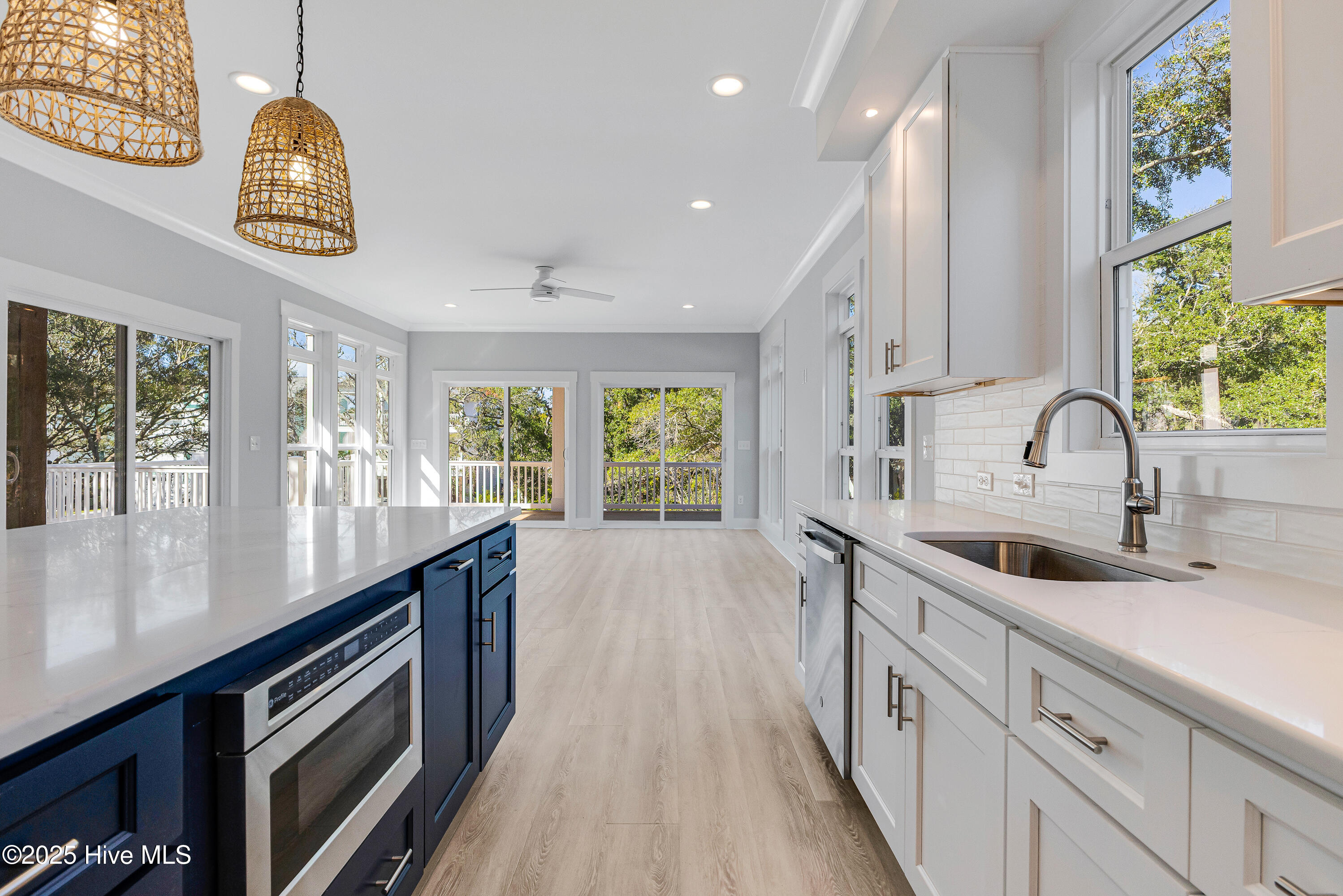 100535613 | Photo 13