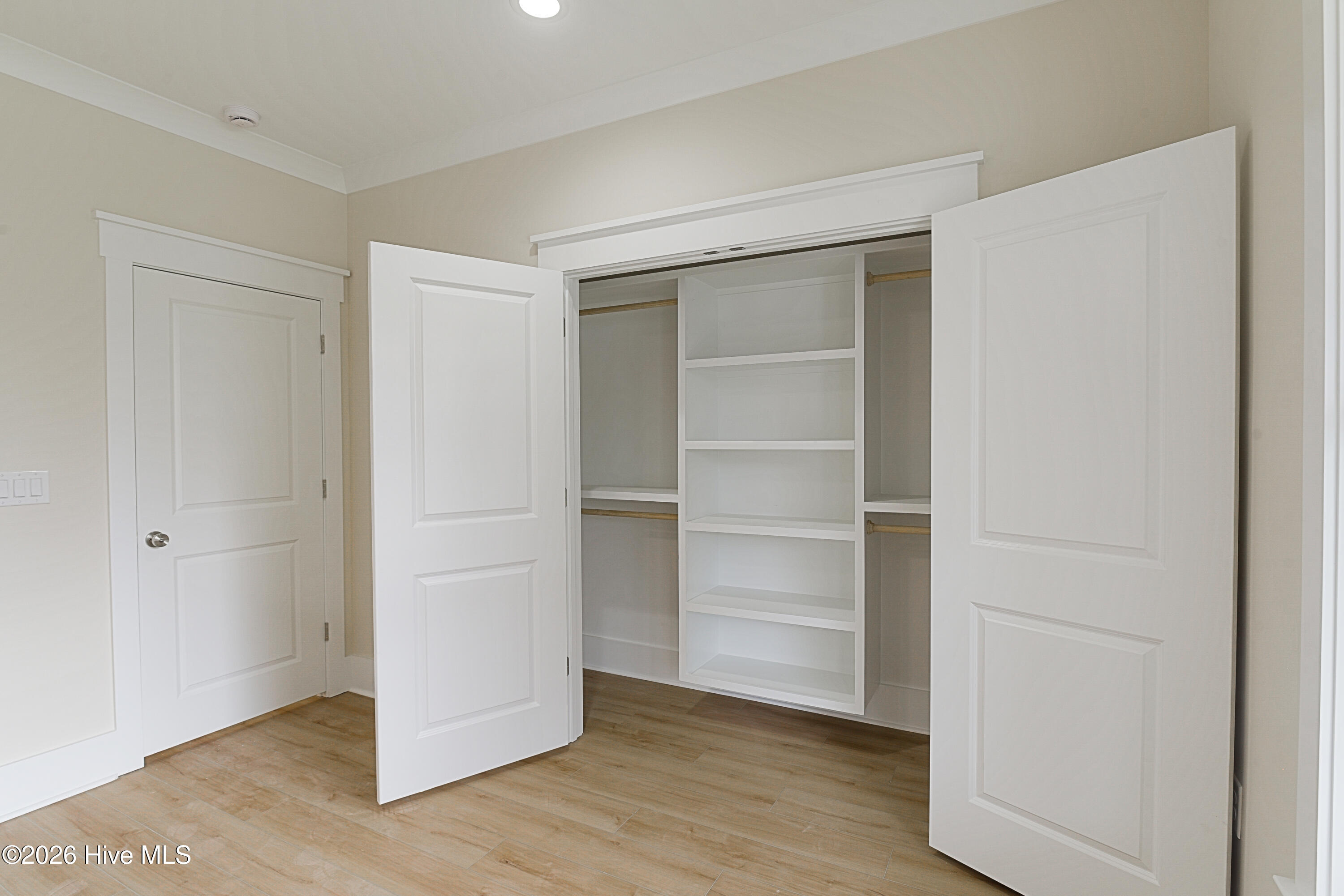 100547113 | Photo 38