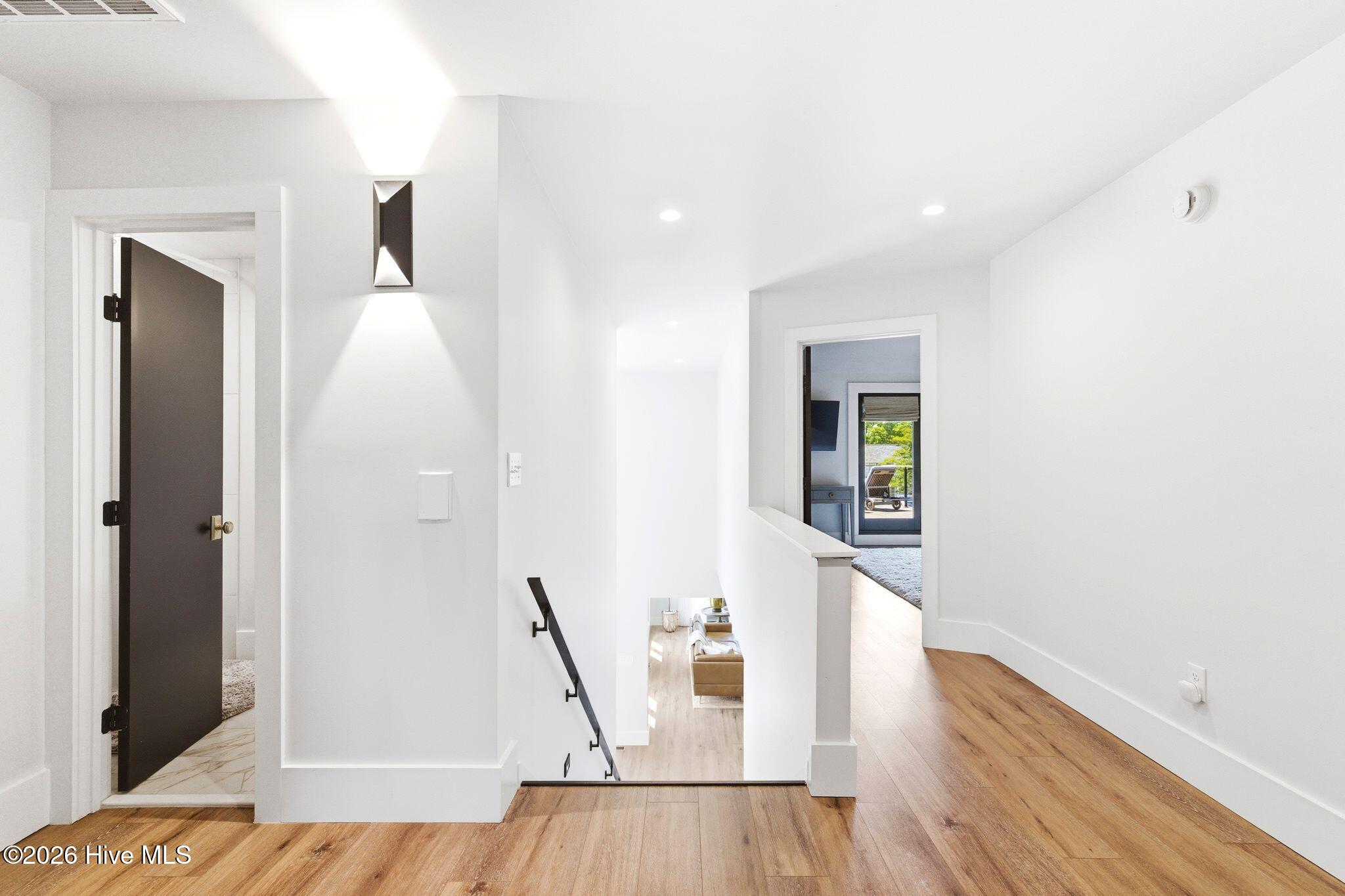 100568012 | Photo 41