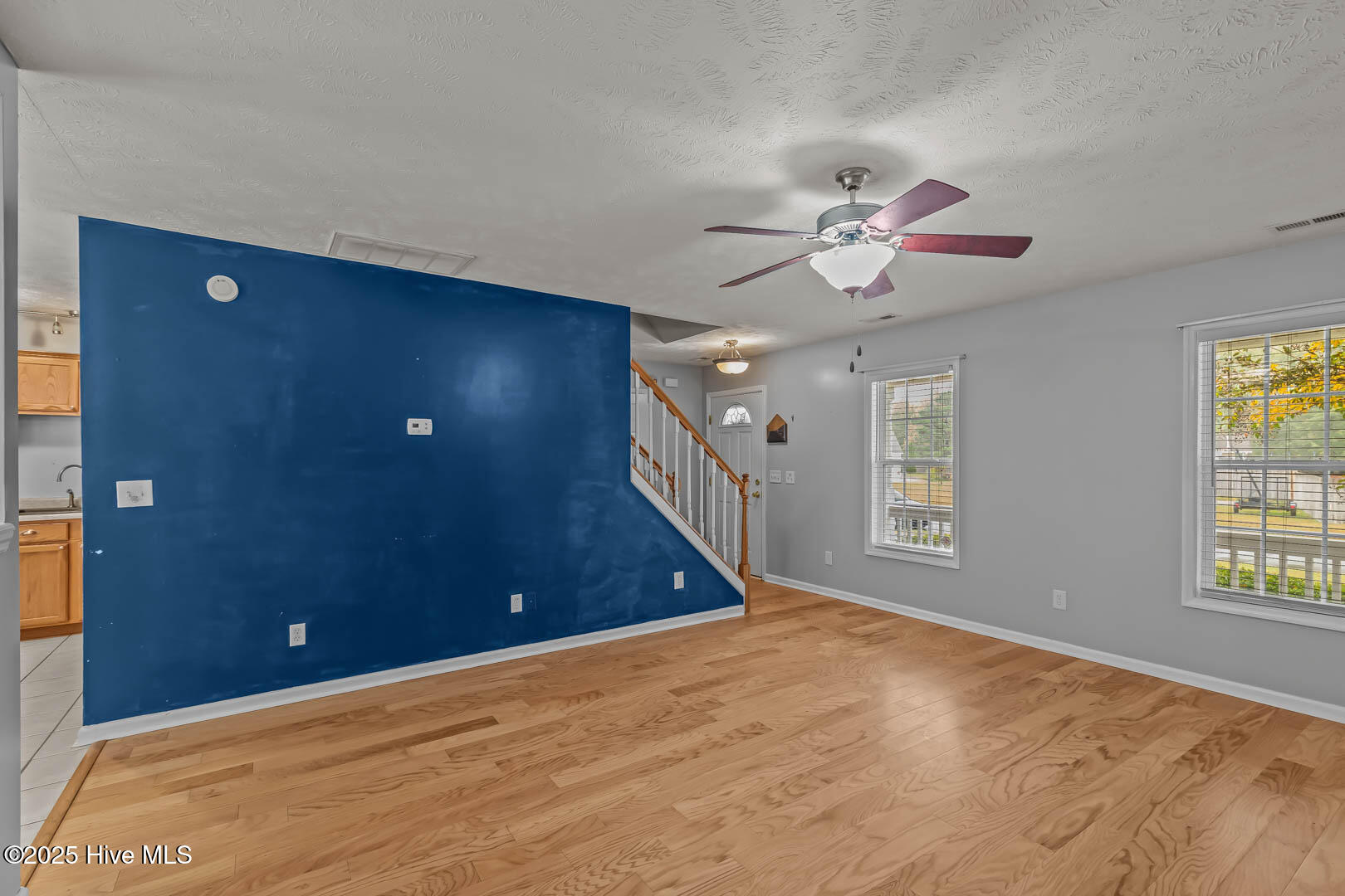 100542148 | Photo 14