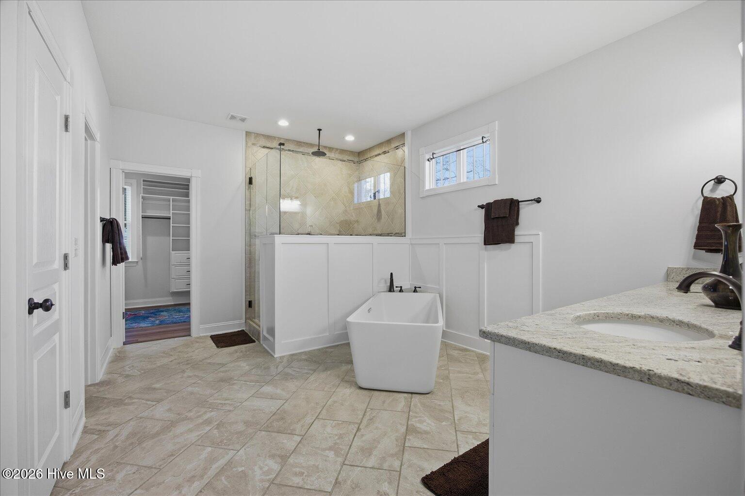 100550413 | Photo 44