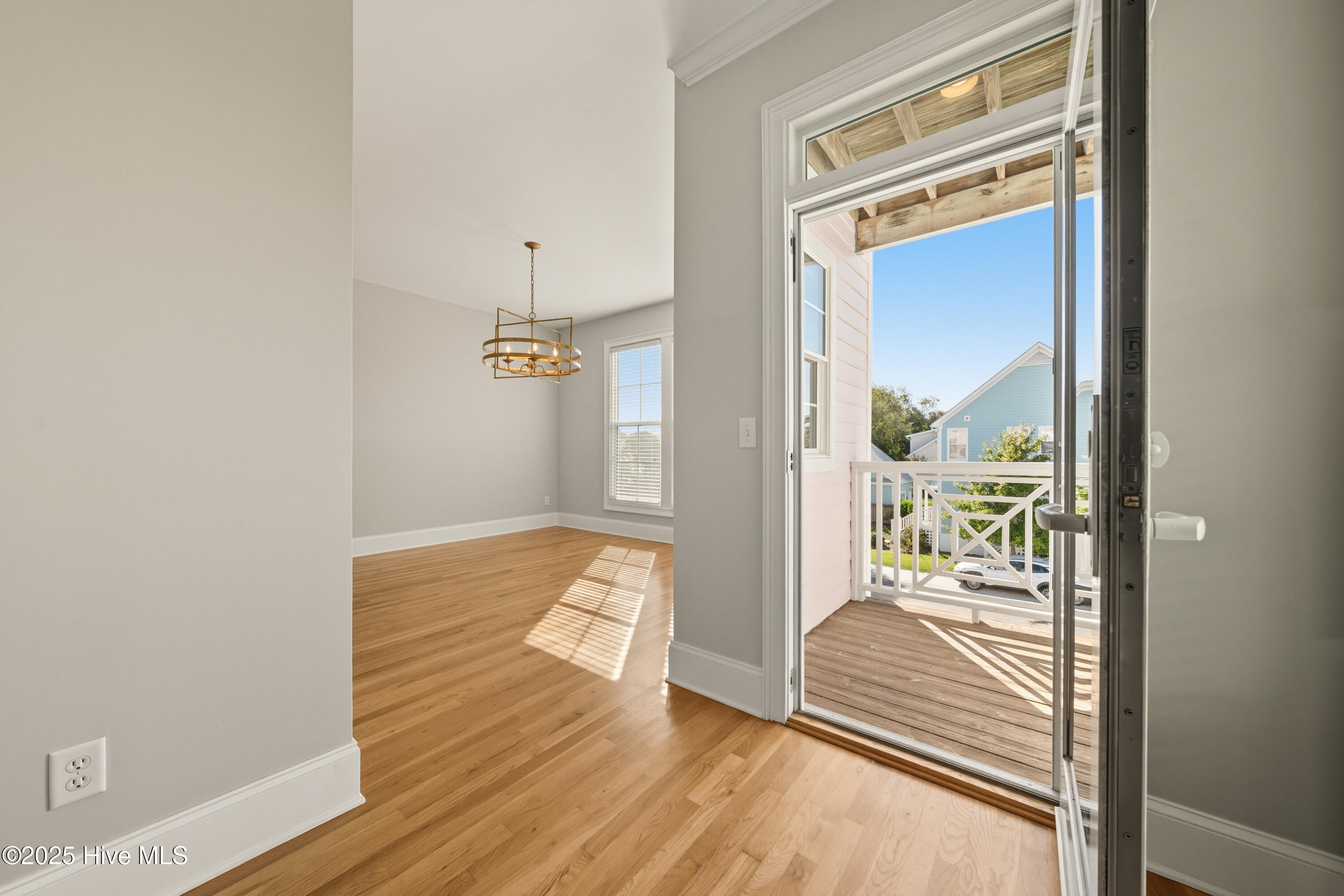 100527237 | Photo 18