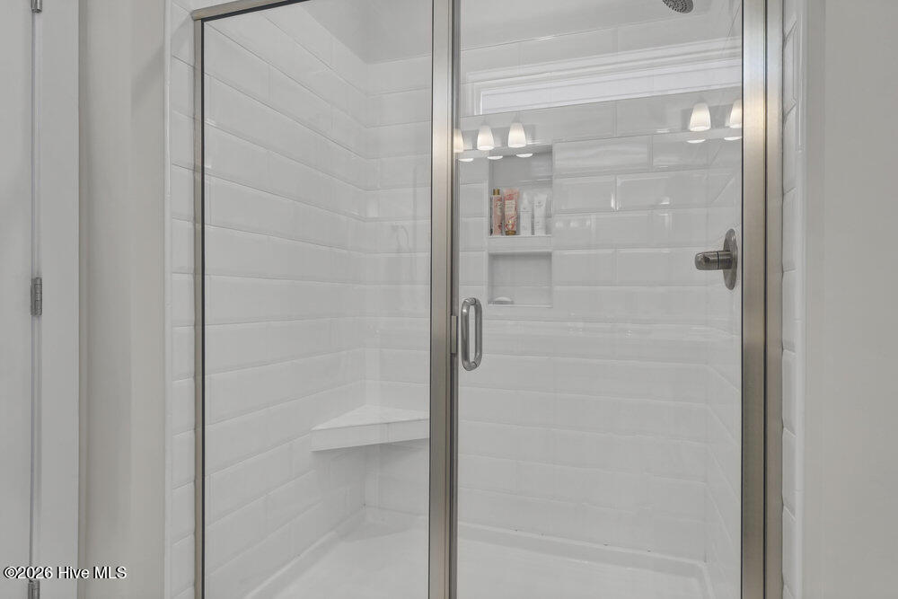 100558129 | Photo 12