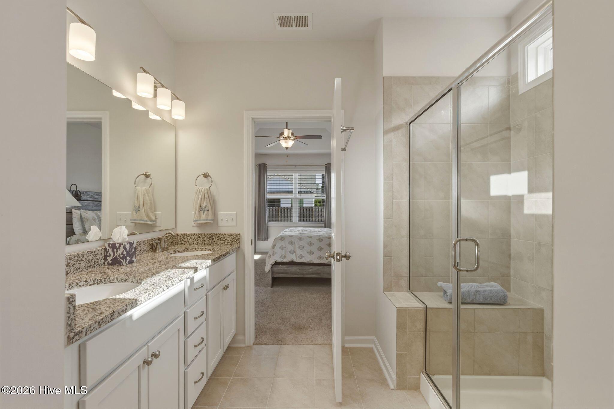 100563254 | Photo 44