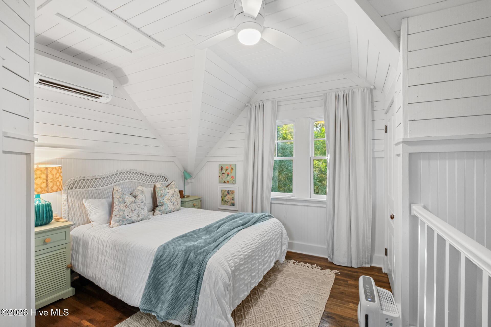 100560267 | Photo 44