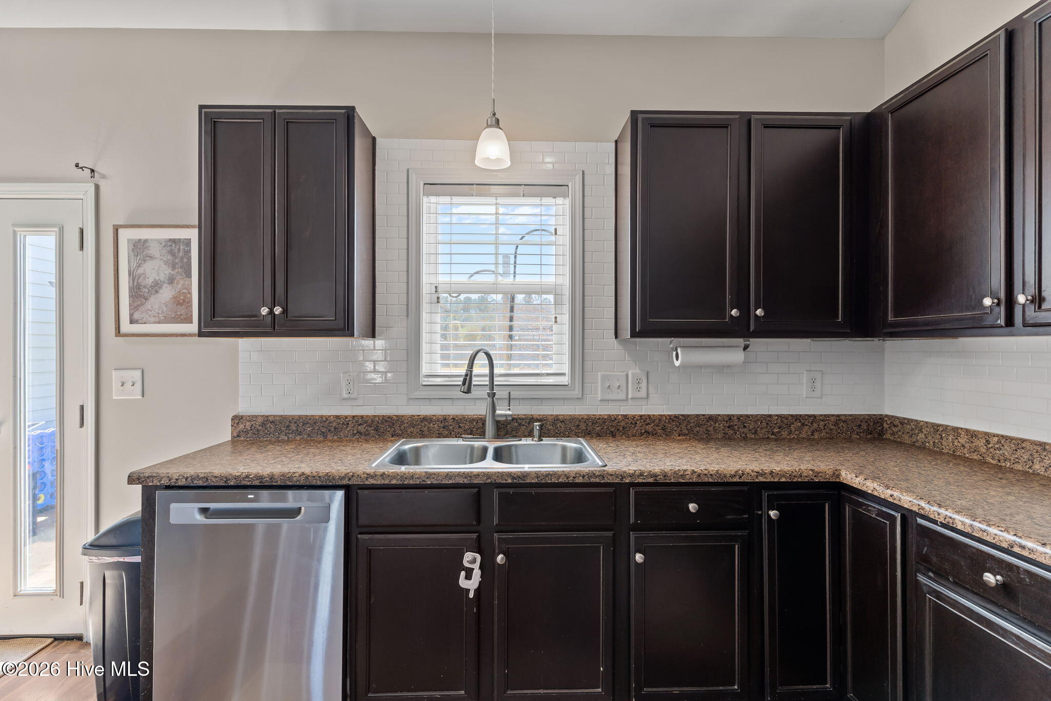 100561323 | Photo 14