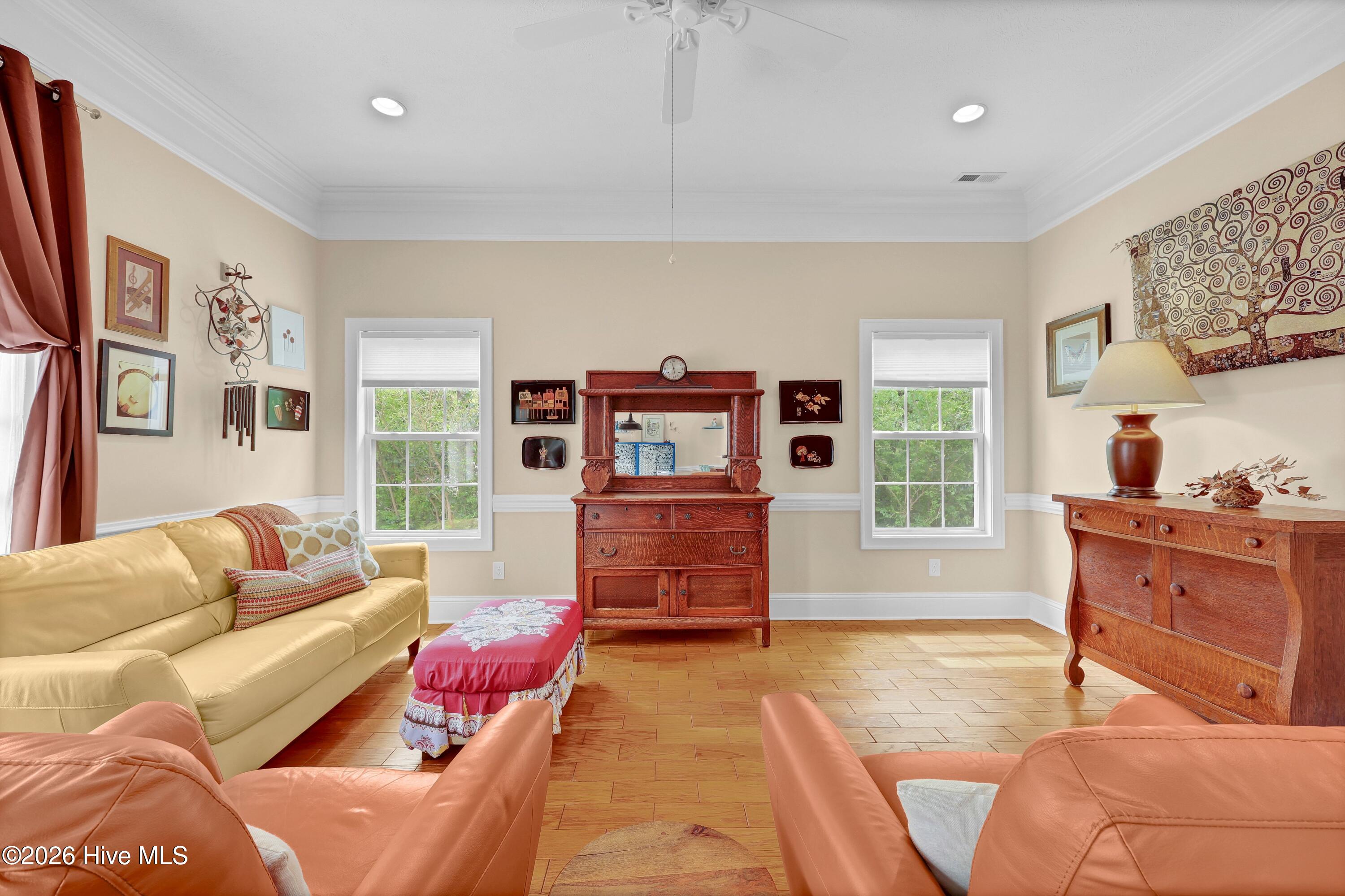 100564769 | Photo 10