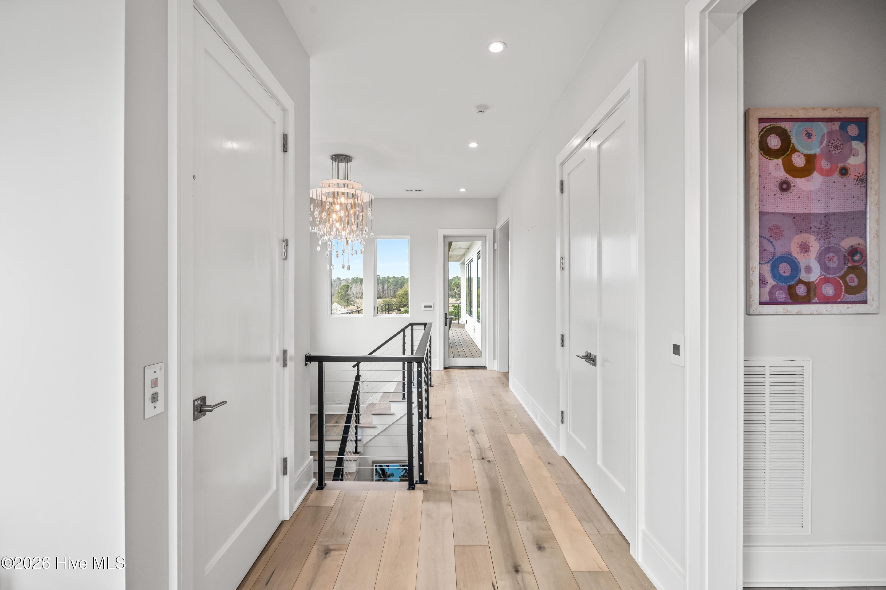 100567165 | Photo 33