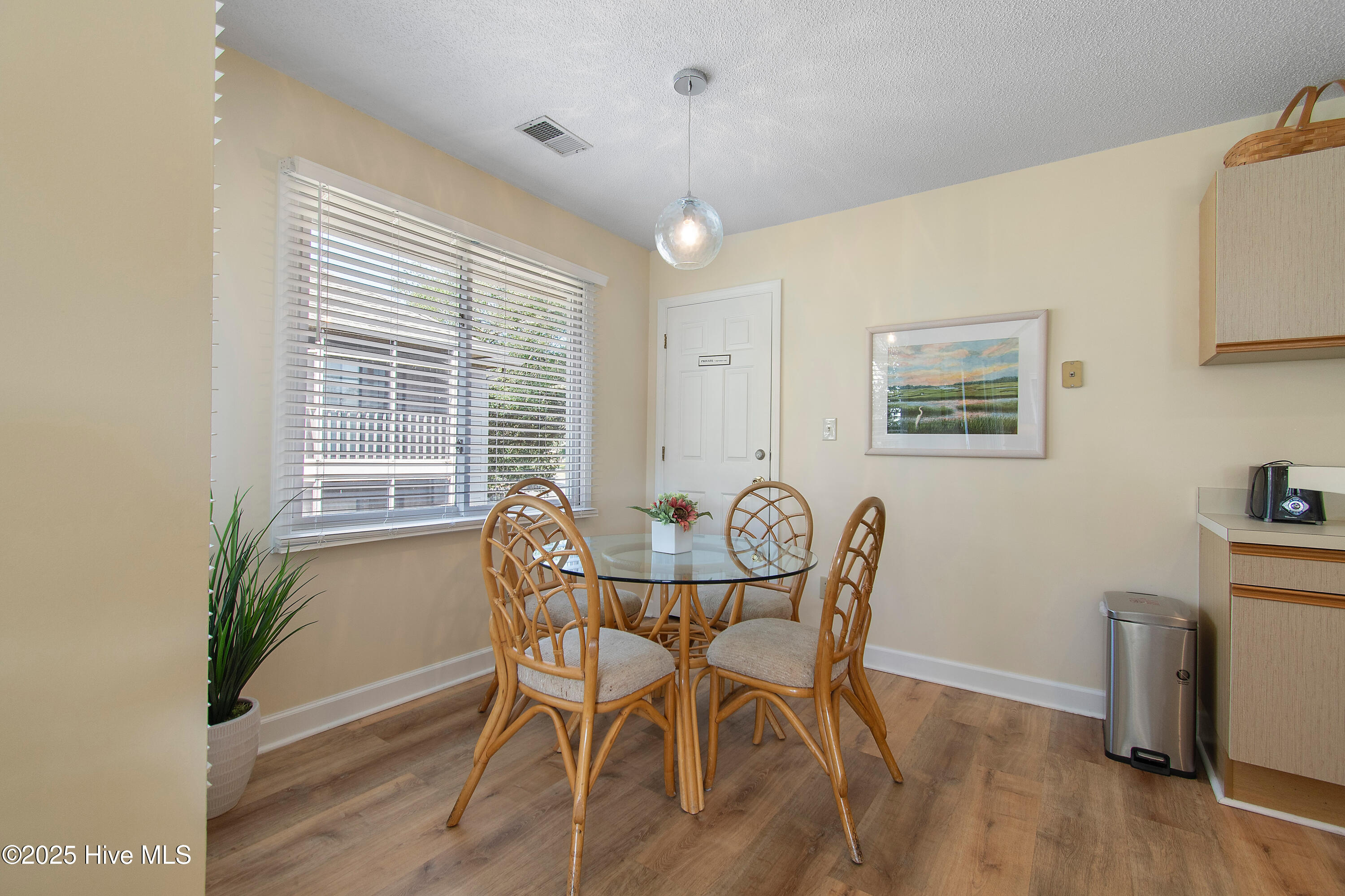 100555696 | Photo 13