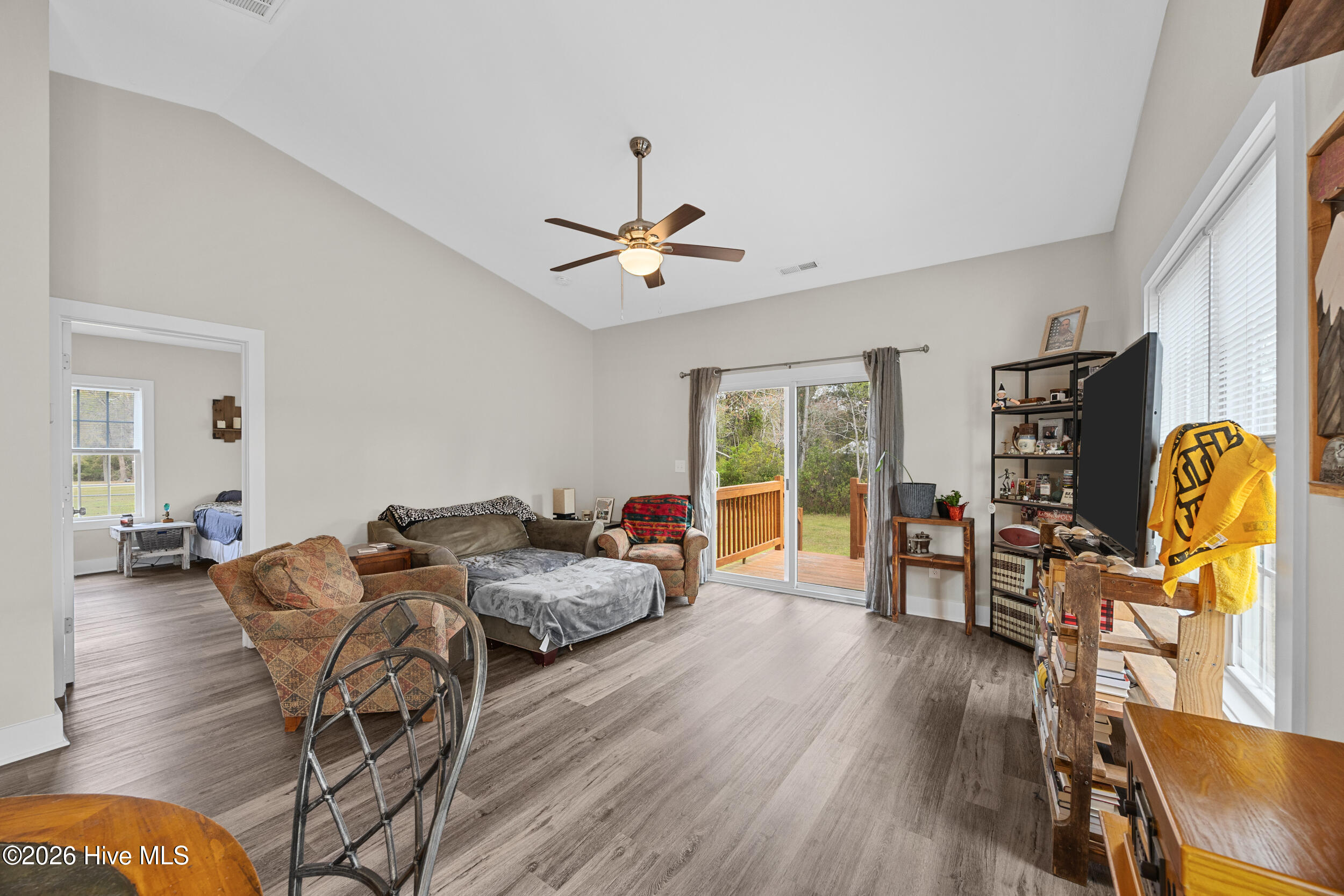 100564785 | Photo 17