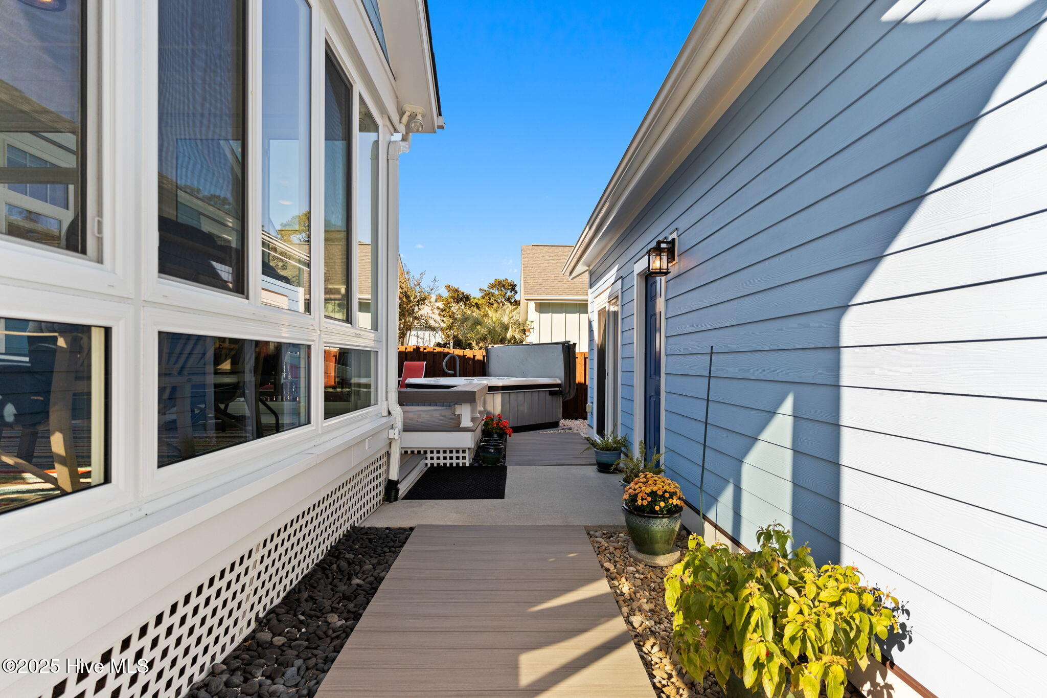 100569449 | Photo 66