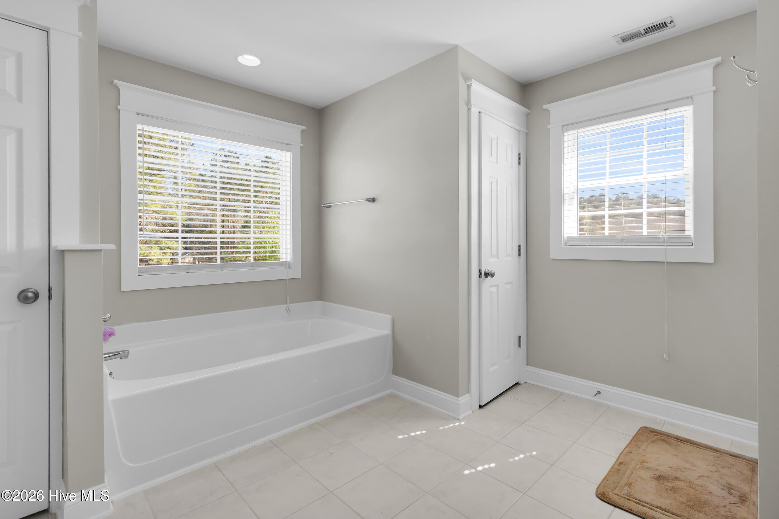 100562636 | Photo 24