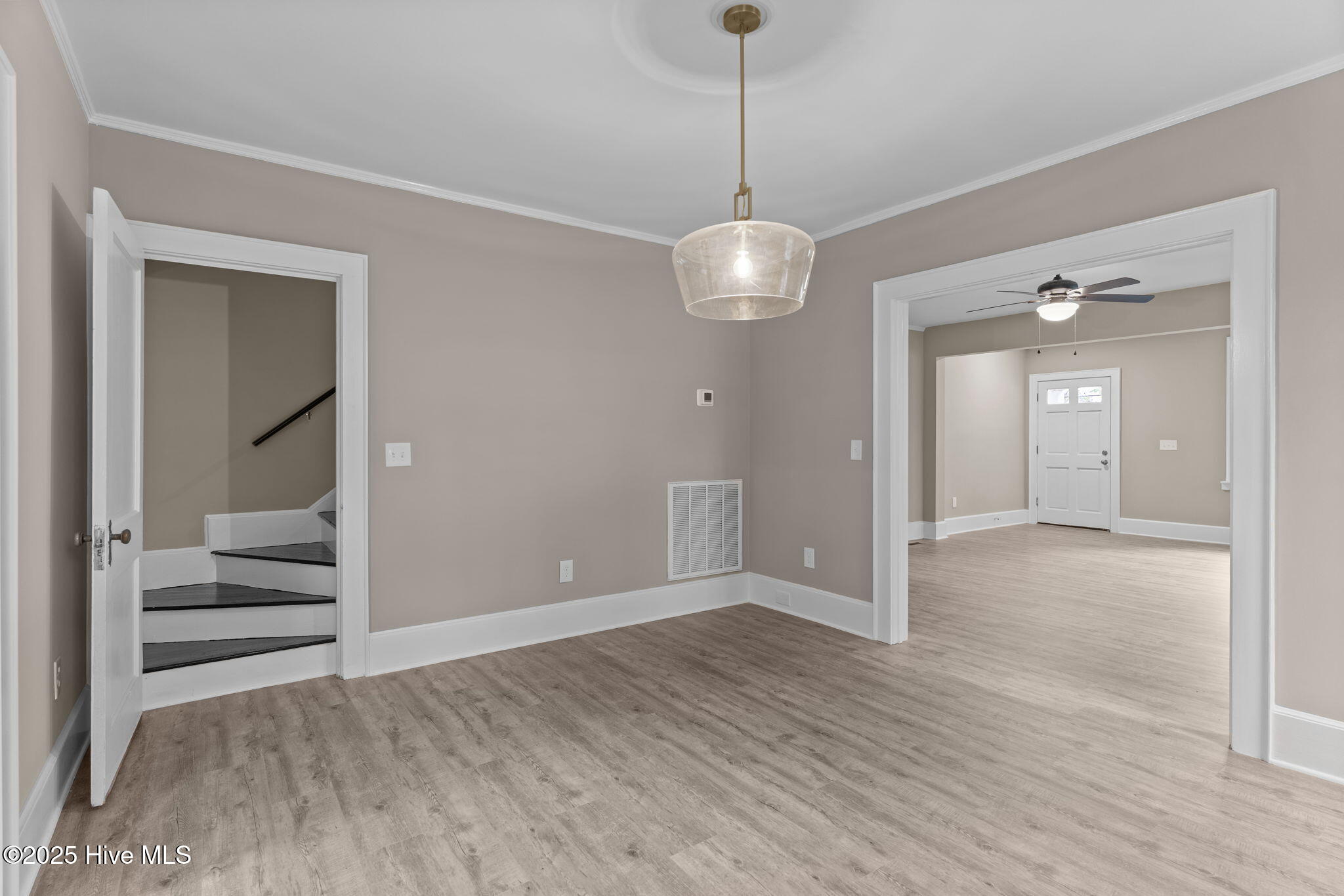 100542259 | Photo 13