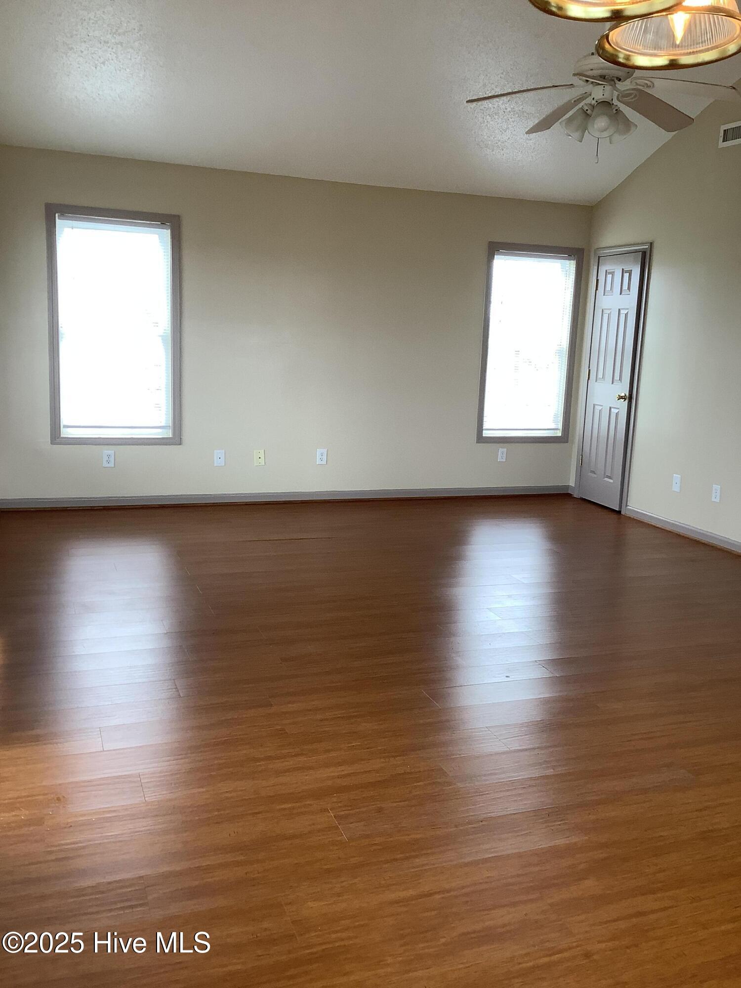 100530094 | Photo 34