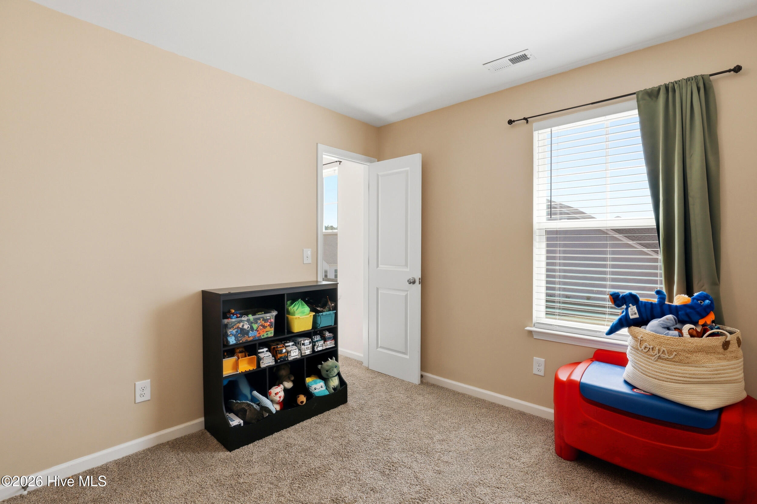 100566702 | Photo 34