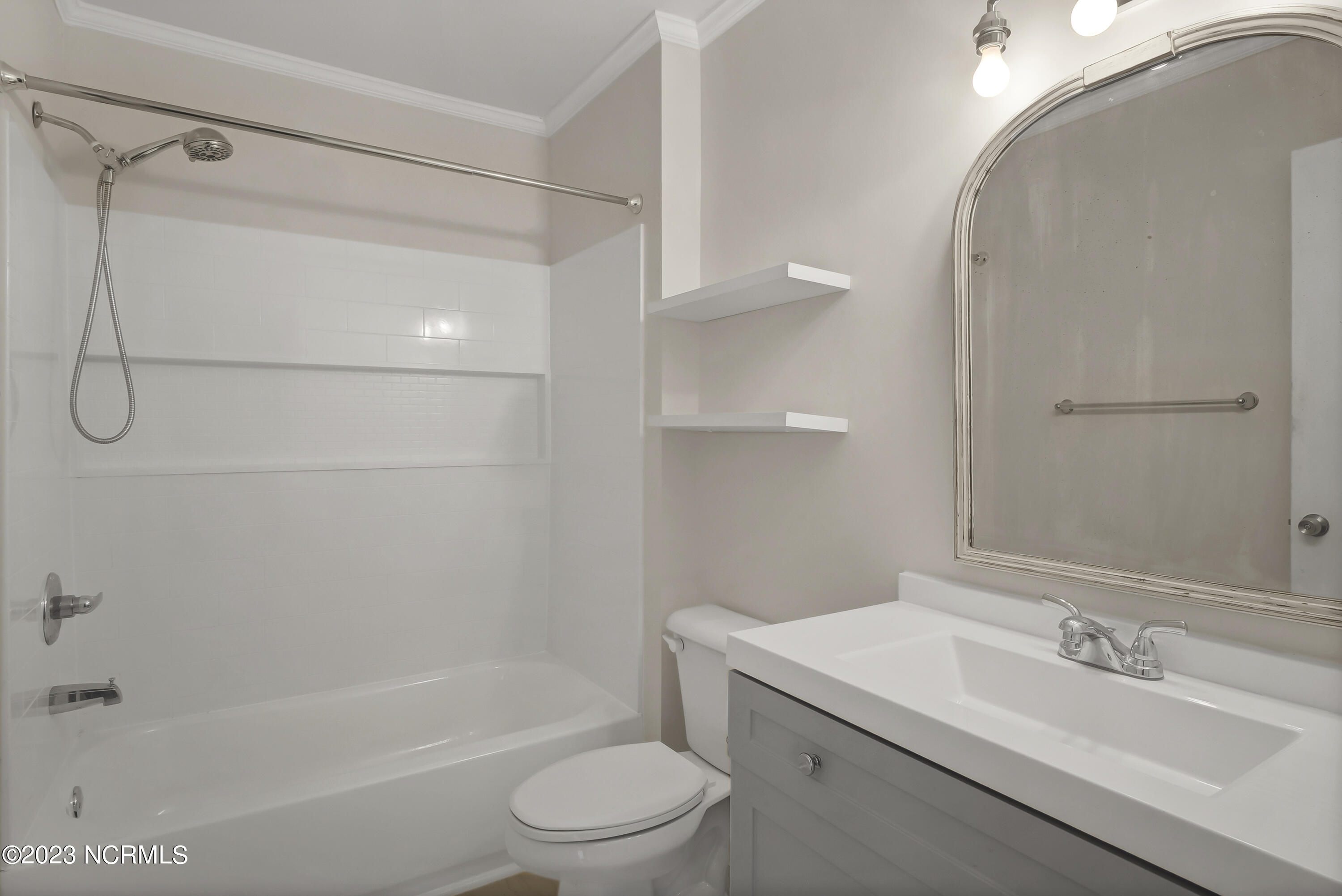 100560221 | Photo 19