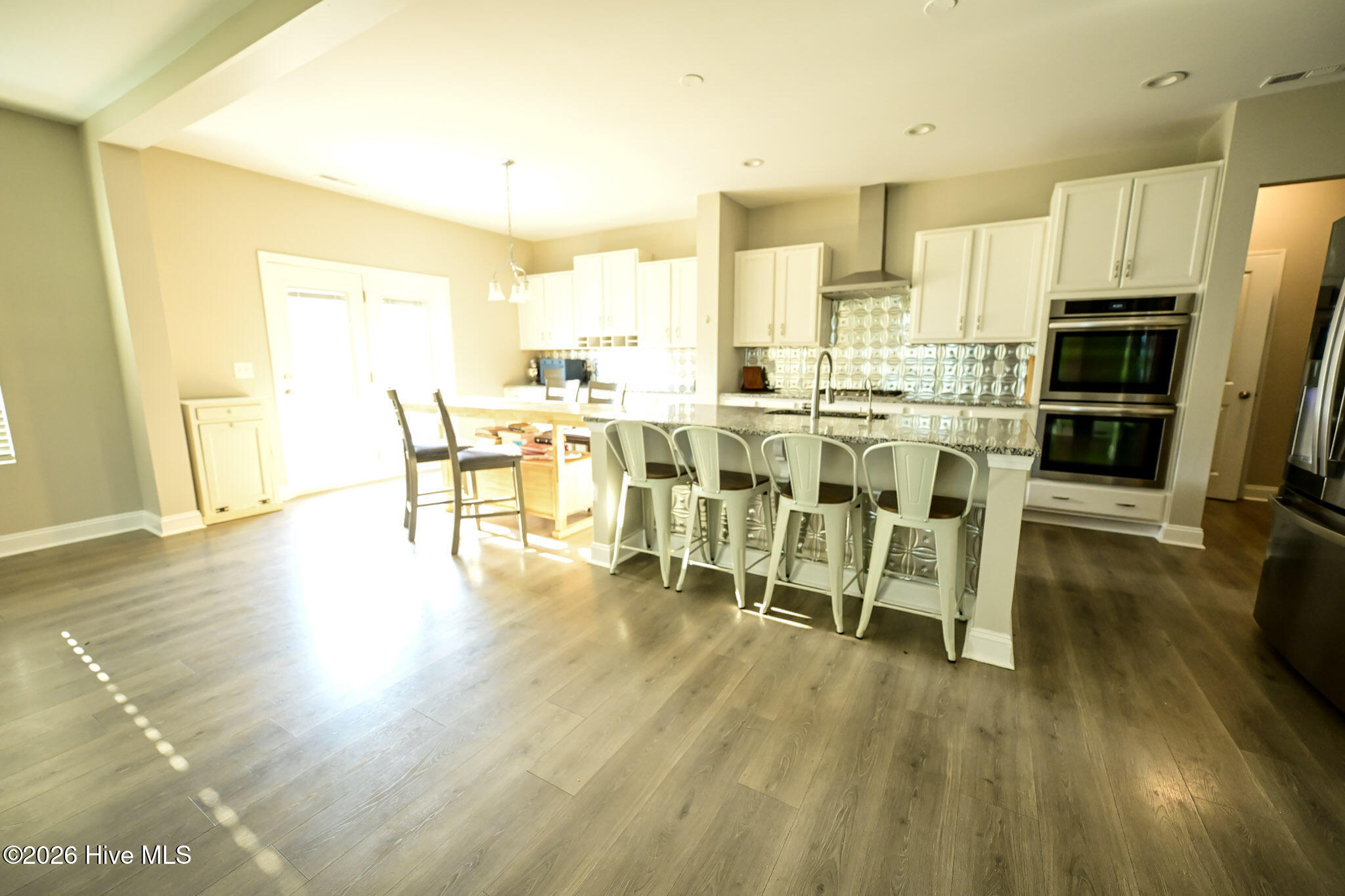 100570213 | Photo 14