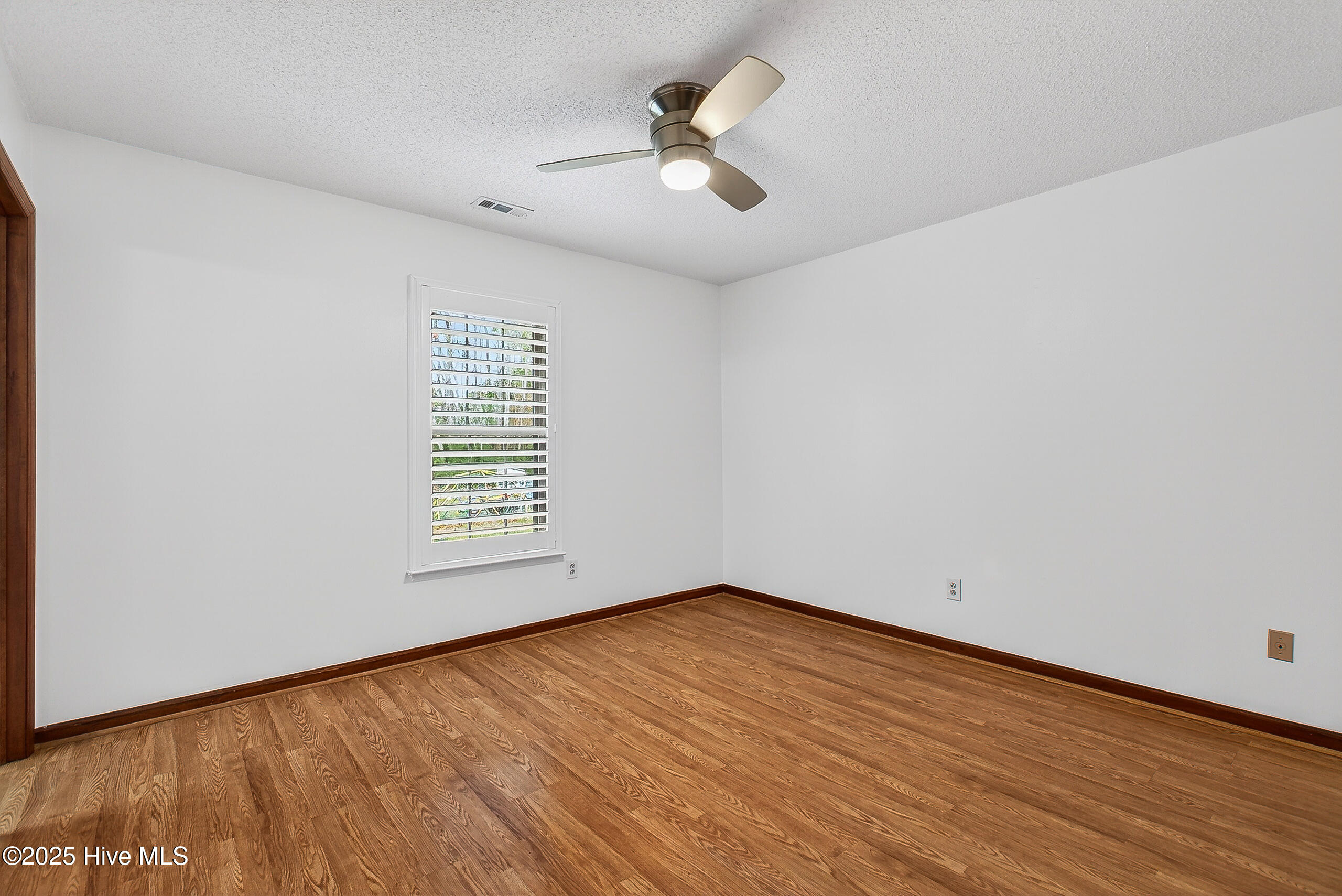 100545266 | Photo 14