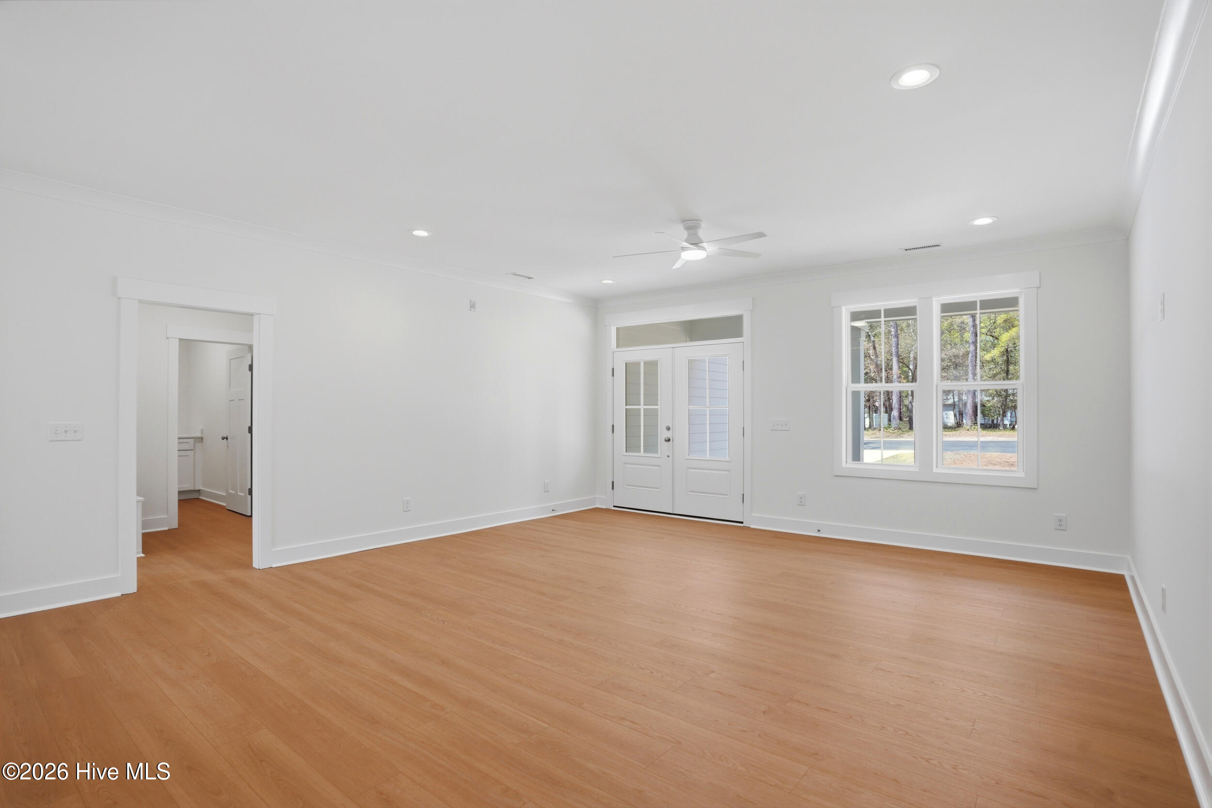 100556928 | Photo 15