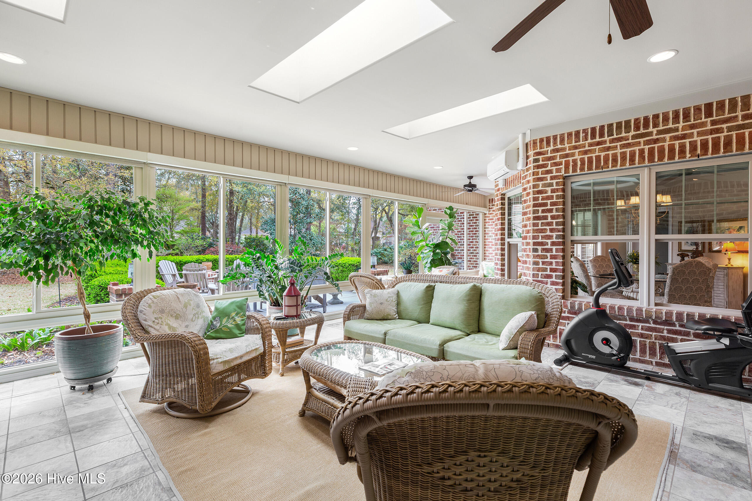 100563471 | Photo 41