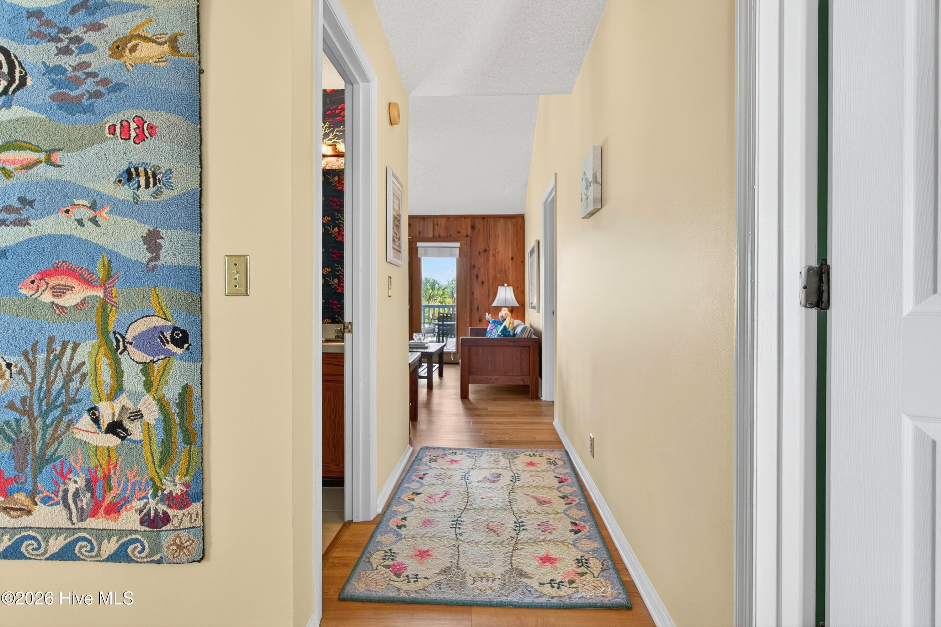 100558876 | Photo 24