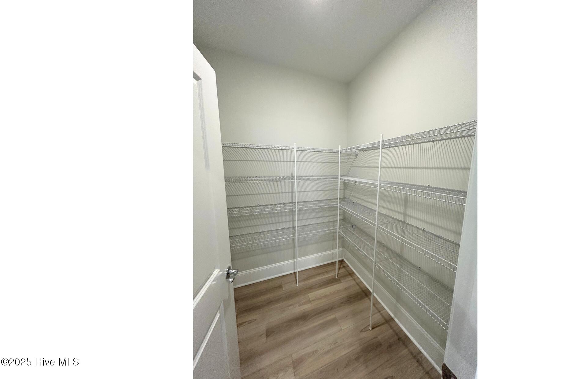 100502928 | Photo 10