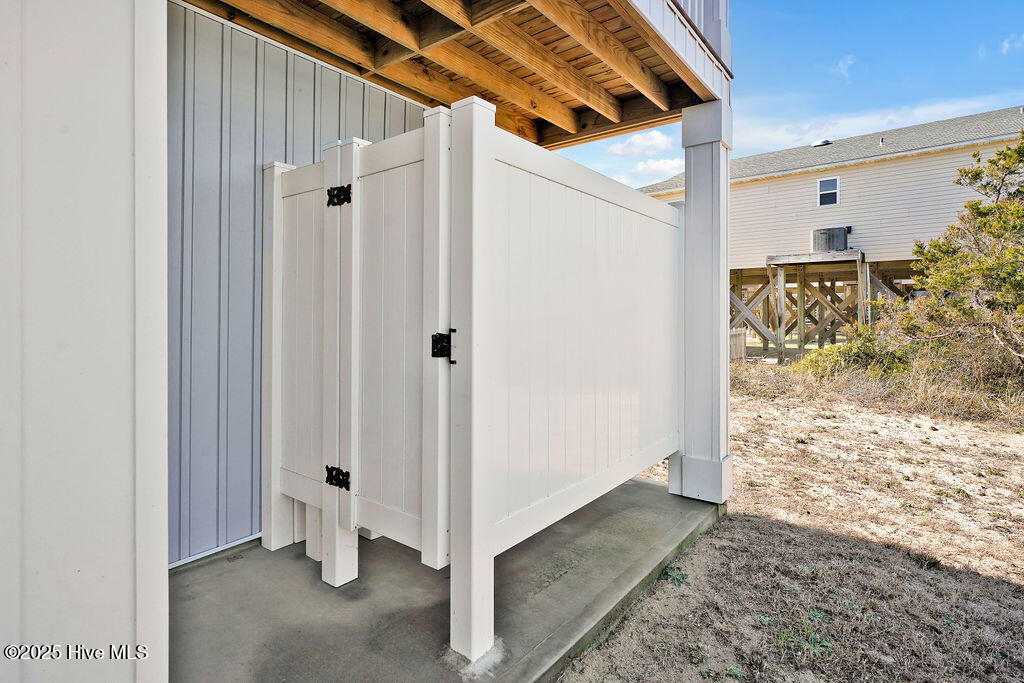 100541995 | Photo 51