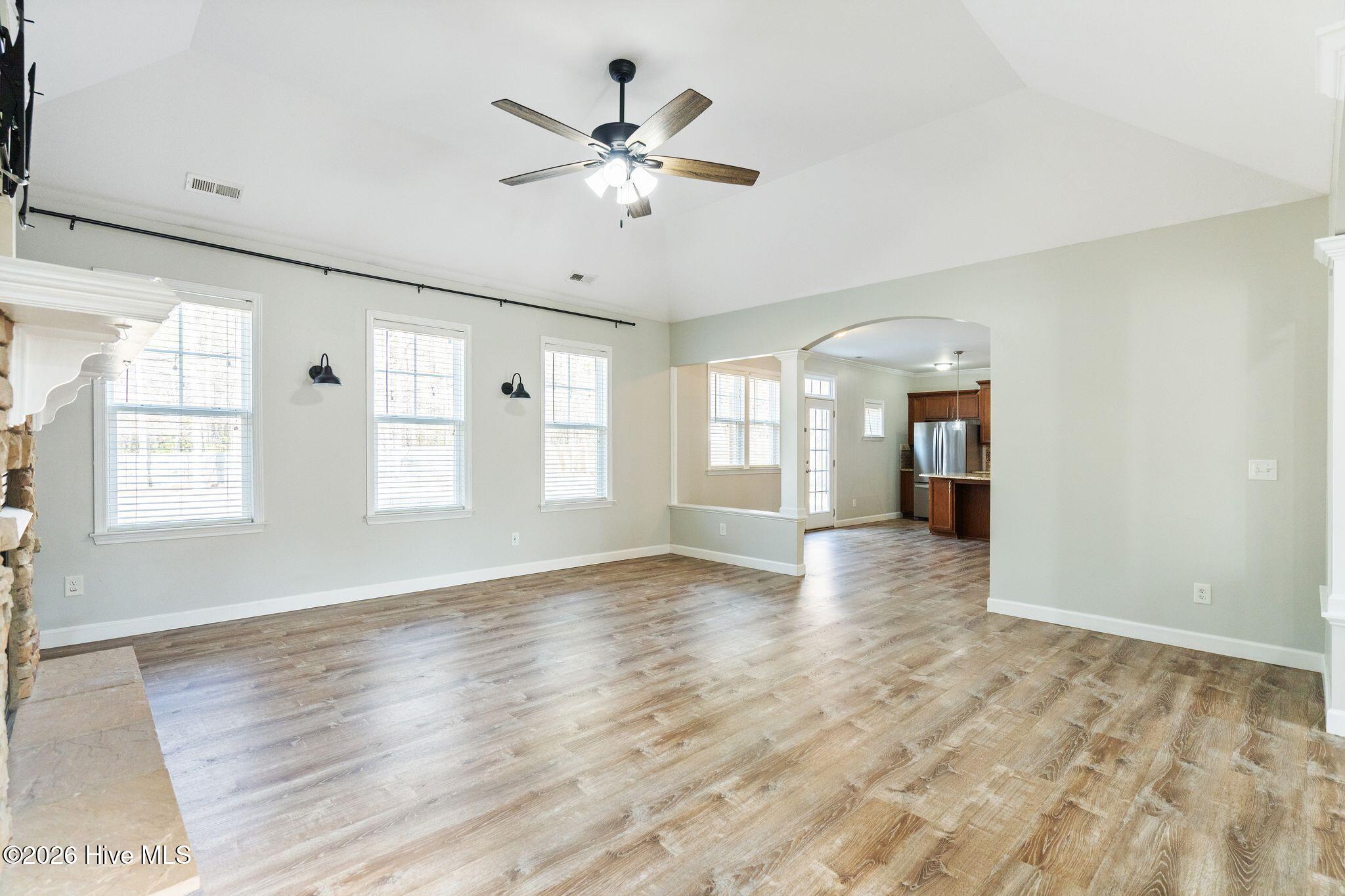 100558662 | Photo 28