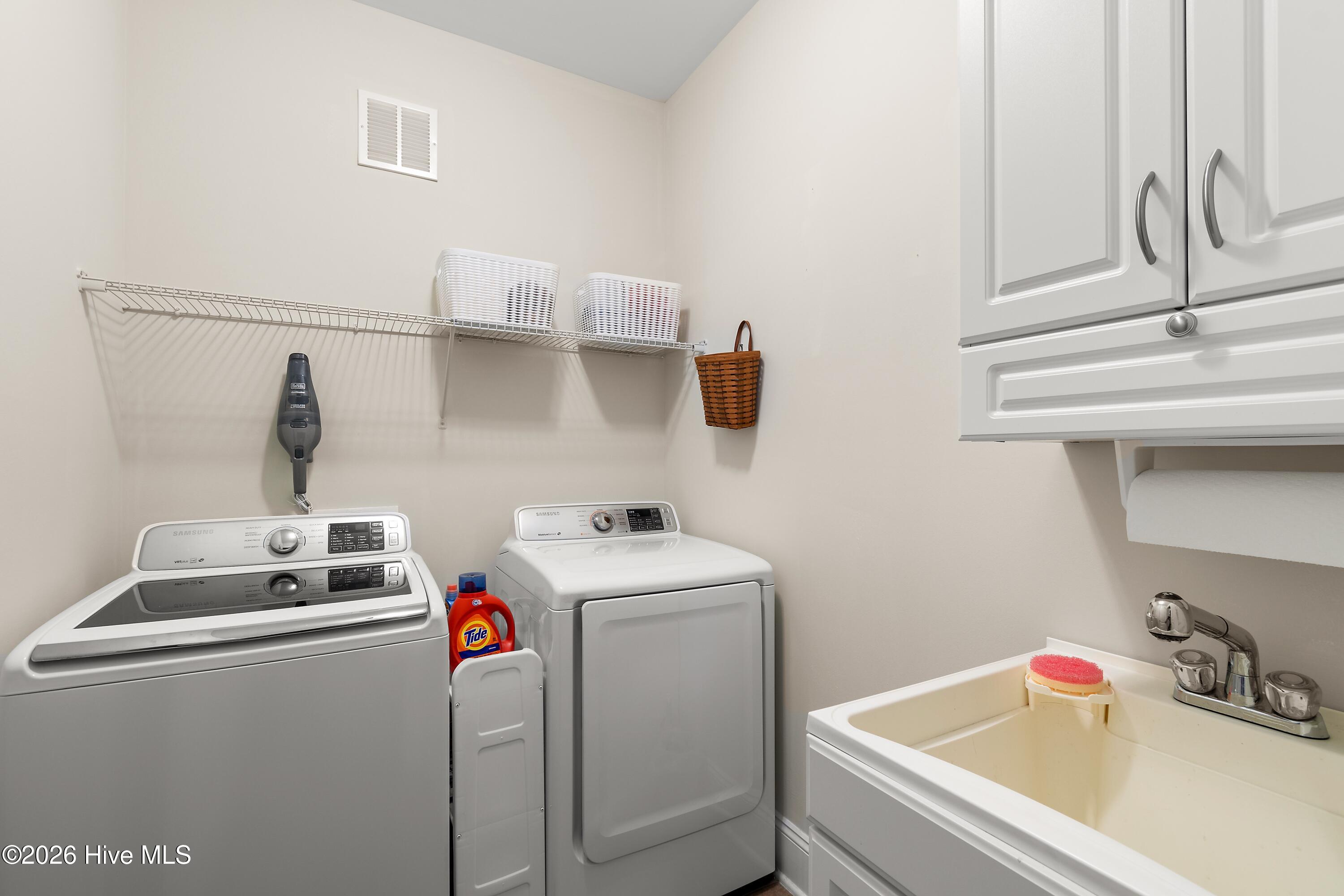 100554083 | Photo 27