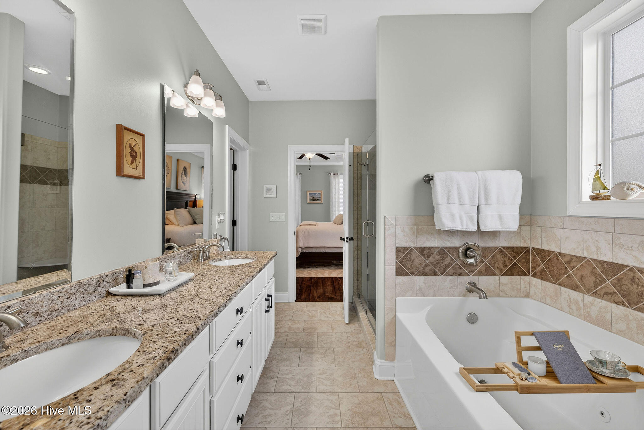 100558265 | Photo 28