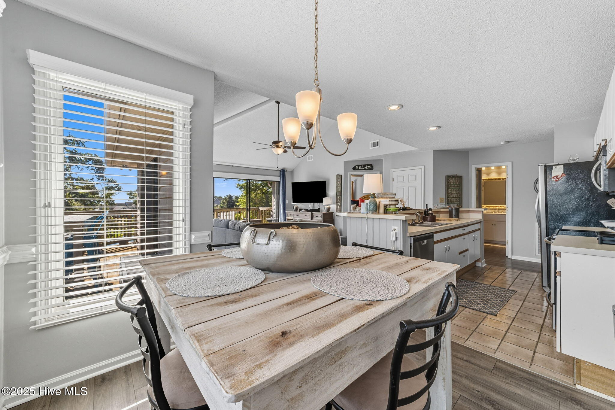 100534962 | Photo 13