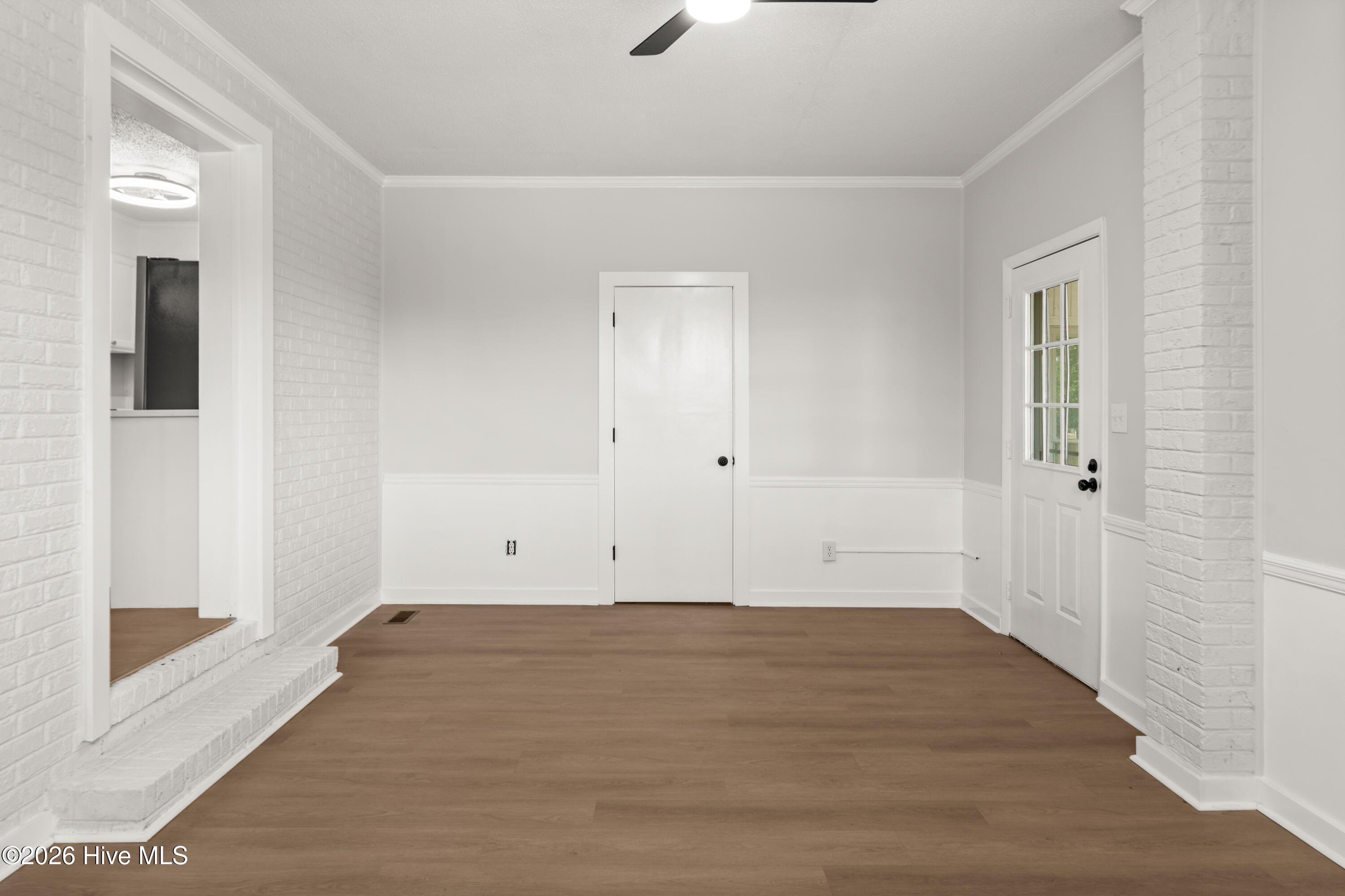 100569297 | Photo 16