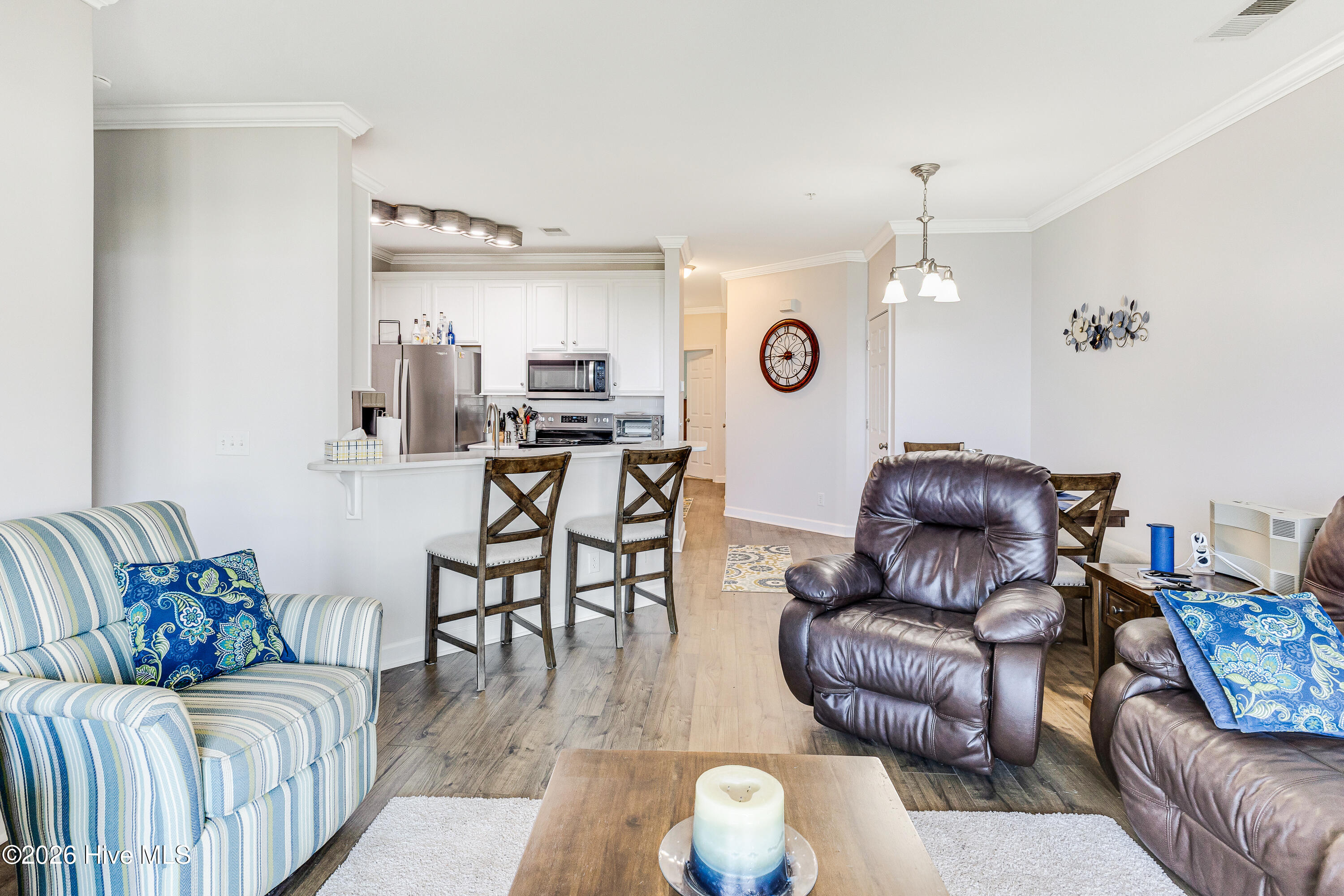 100569606 | Photo 16