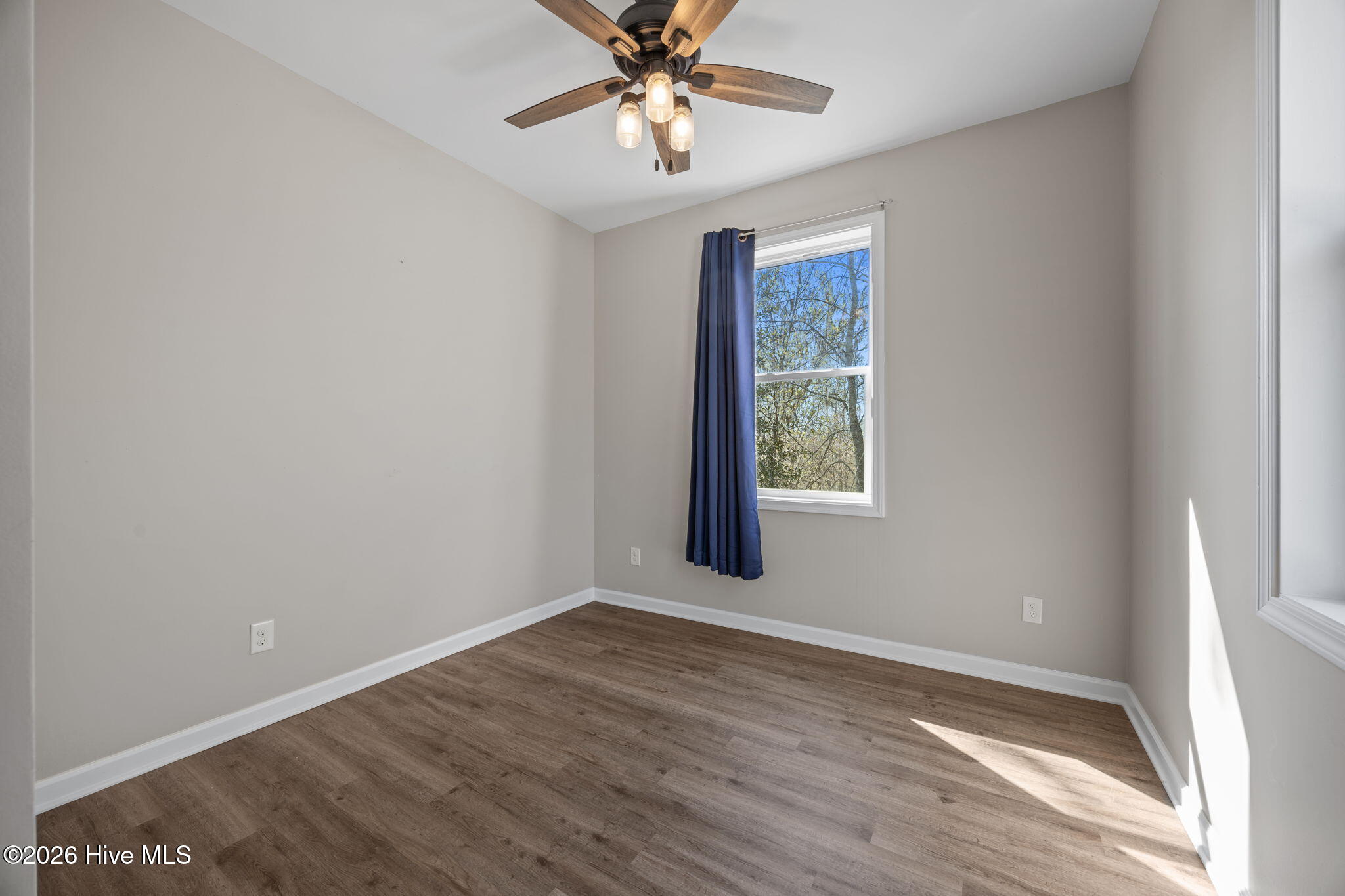 100562529 | Photo 34