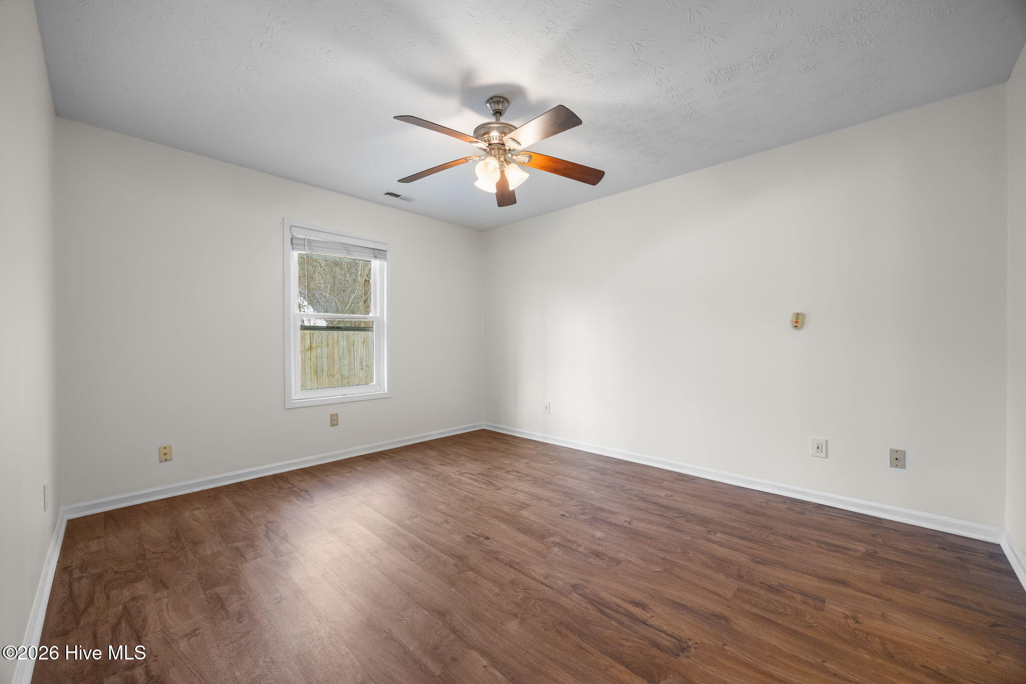 100550938 | Photo 15