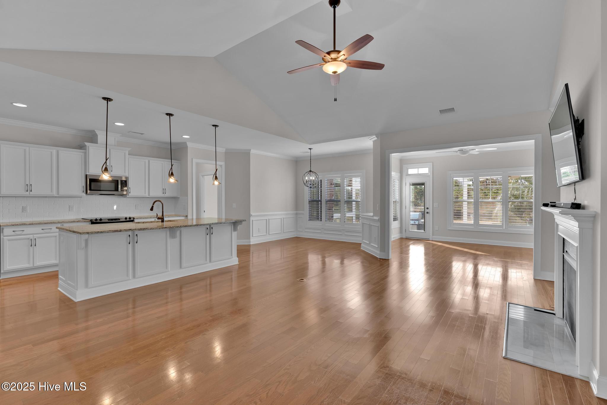 100542823 | Photo 20