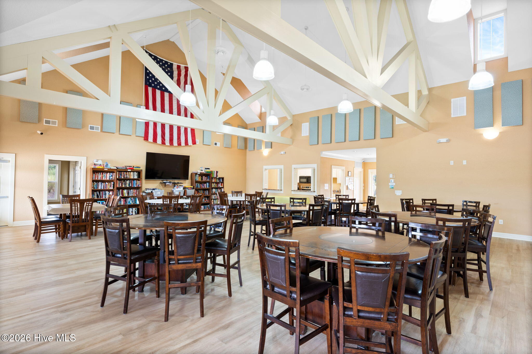 100565577 | Photo 52