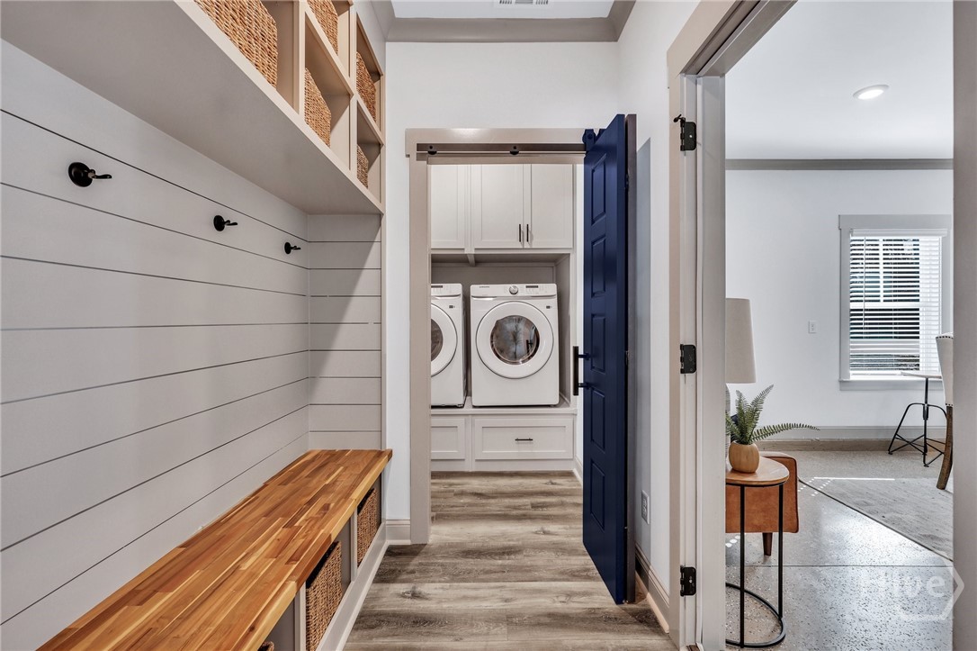 PHOTOS OF A PREVIOUSLY BUILT BRINSON PLAN BY LAWRENCE ALEXANDER HOMES.