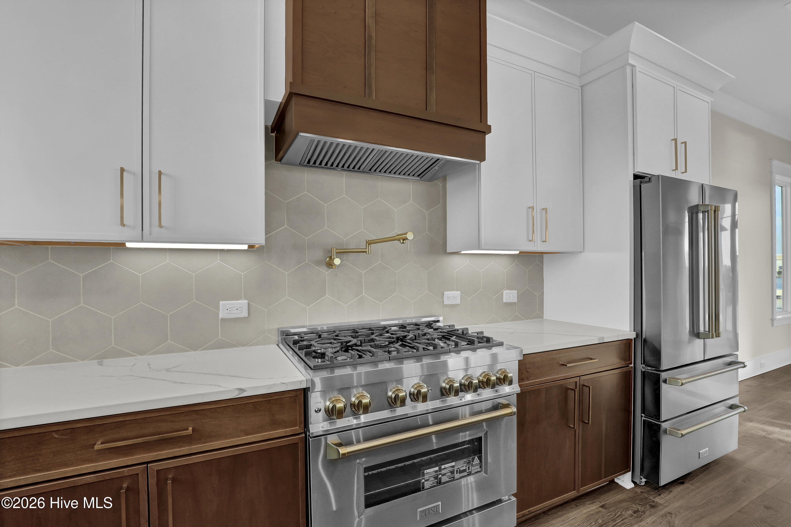 100556414 | Photo 19