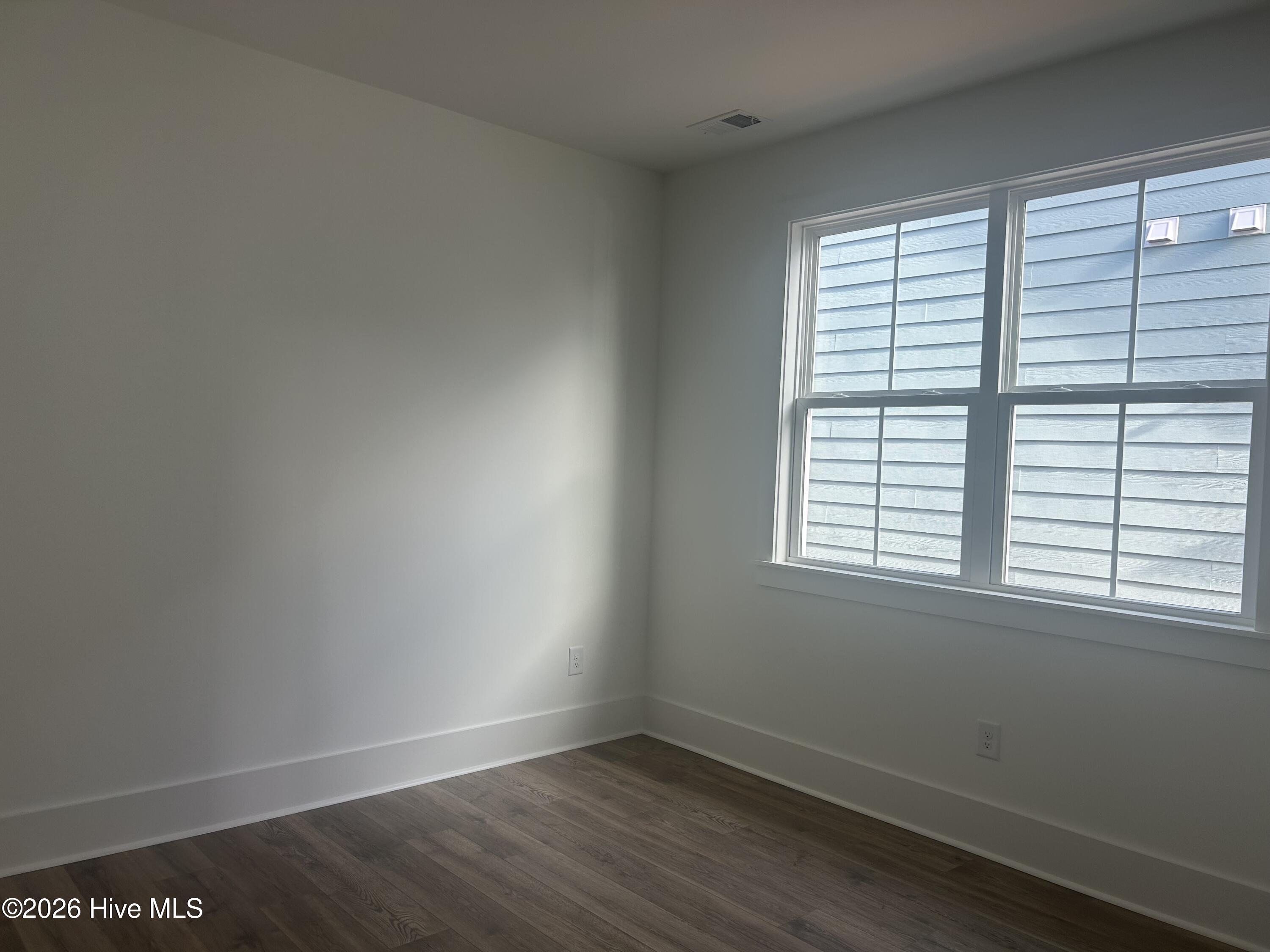 100545833 | Photo 12