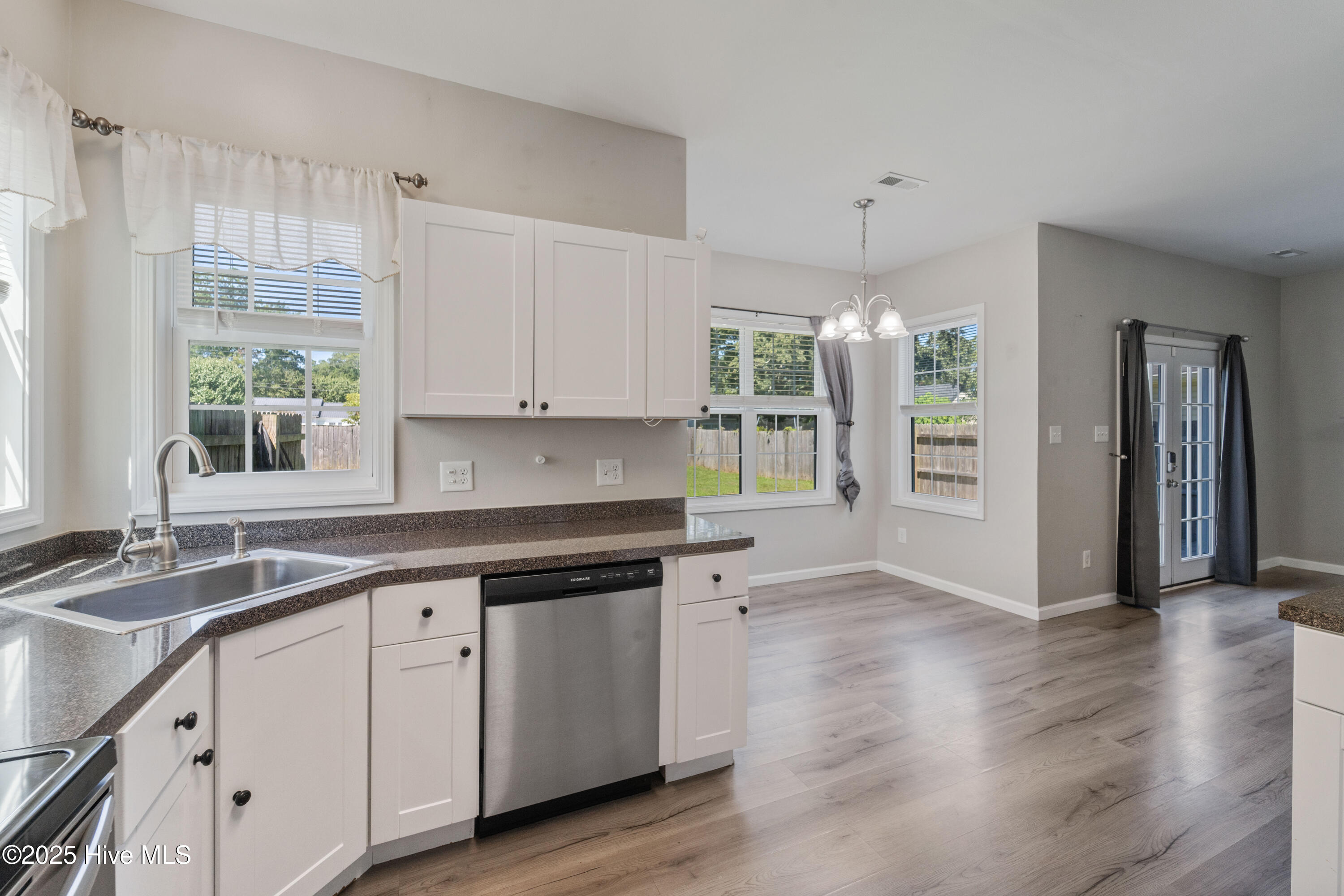 100529060 | Photo 24