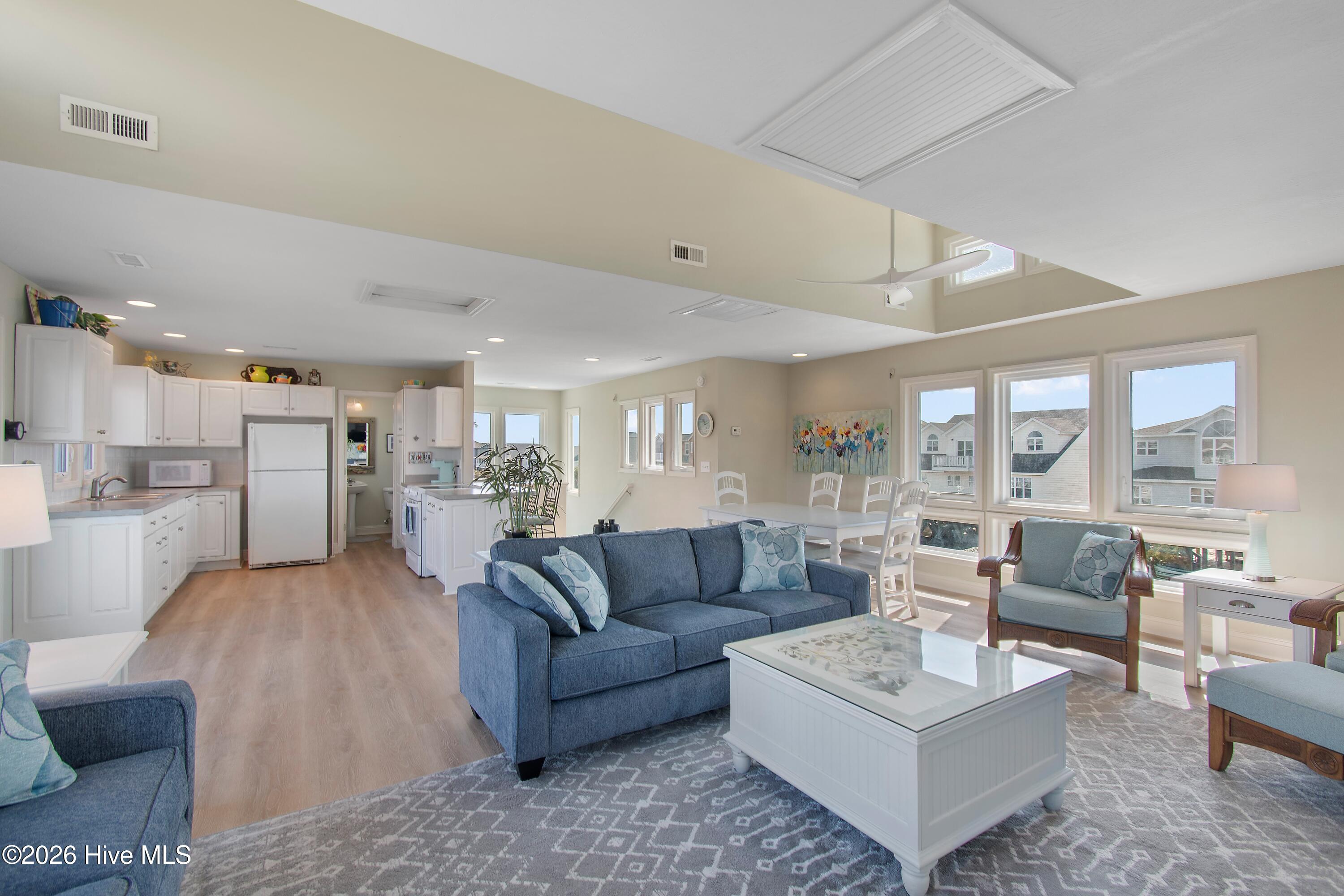 100558900 | Photo 32