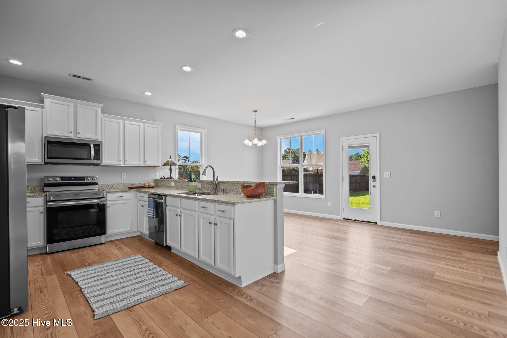 100547166 | Photo 11