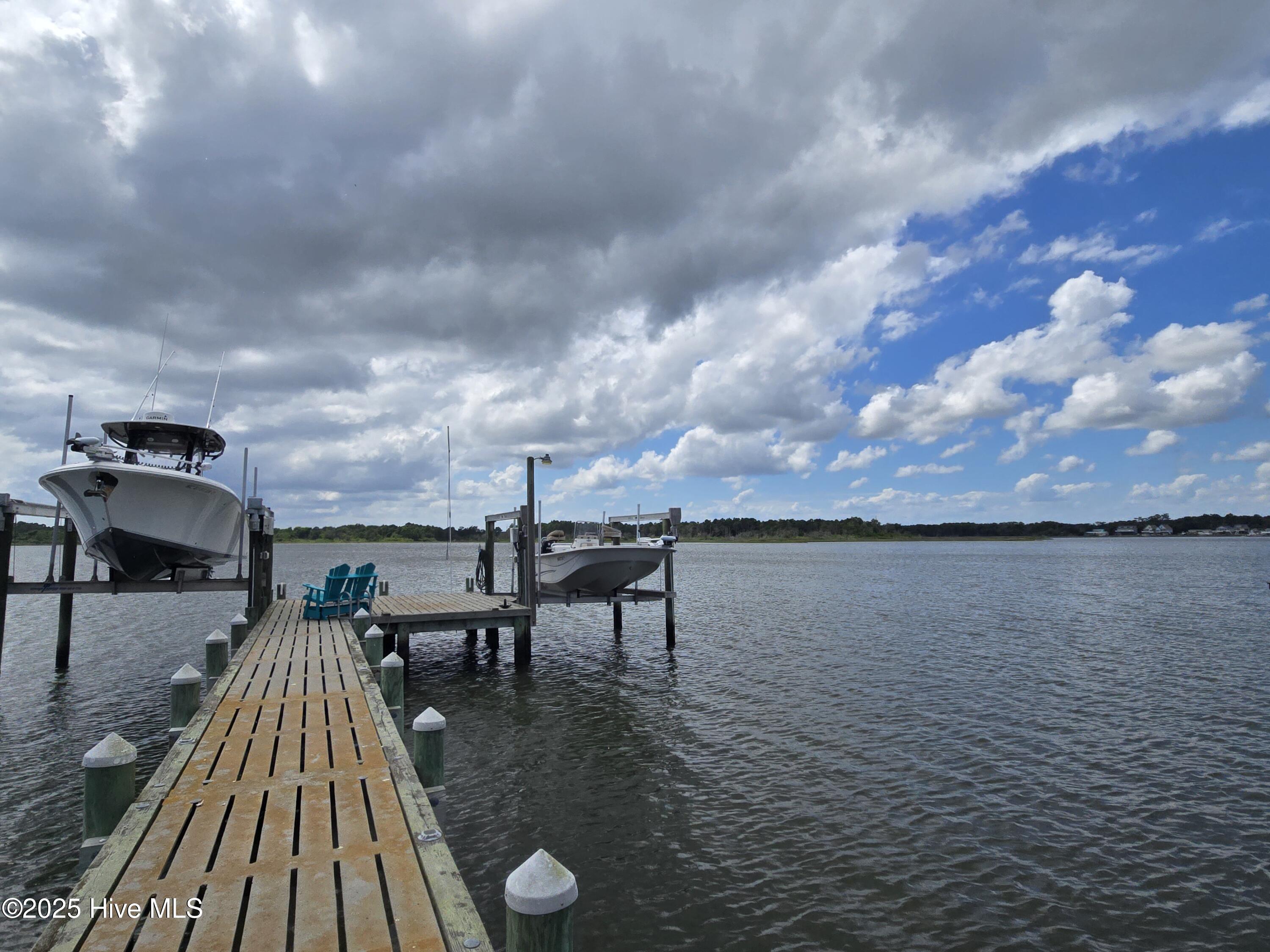 429 Live Oak Road,Newport